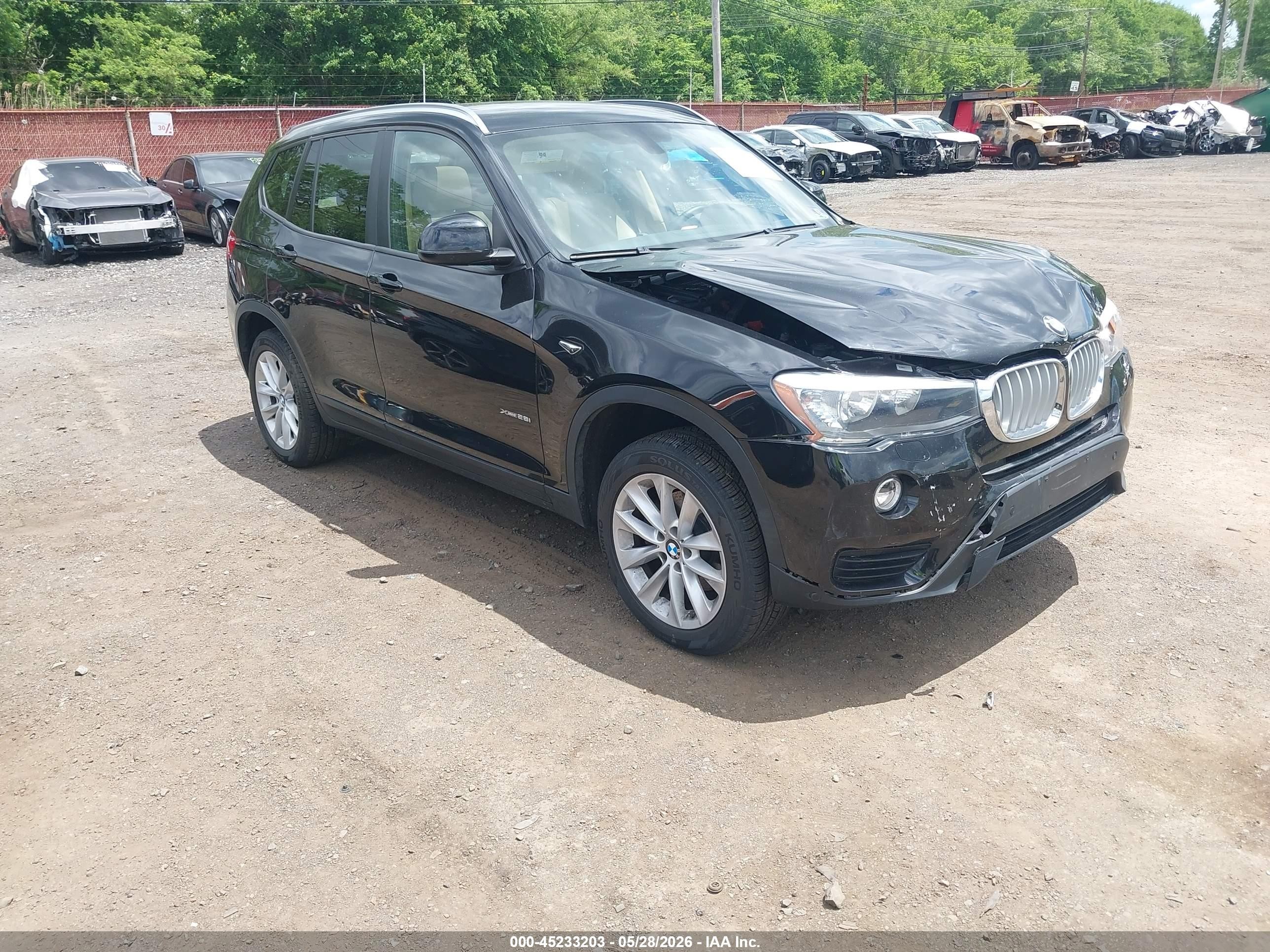 2016 BMW X3 xDrive28i, VIN 5UXWX9C57G0D71282 — Front end
