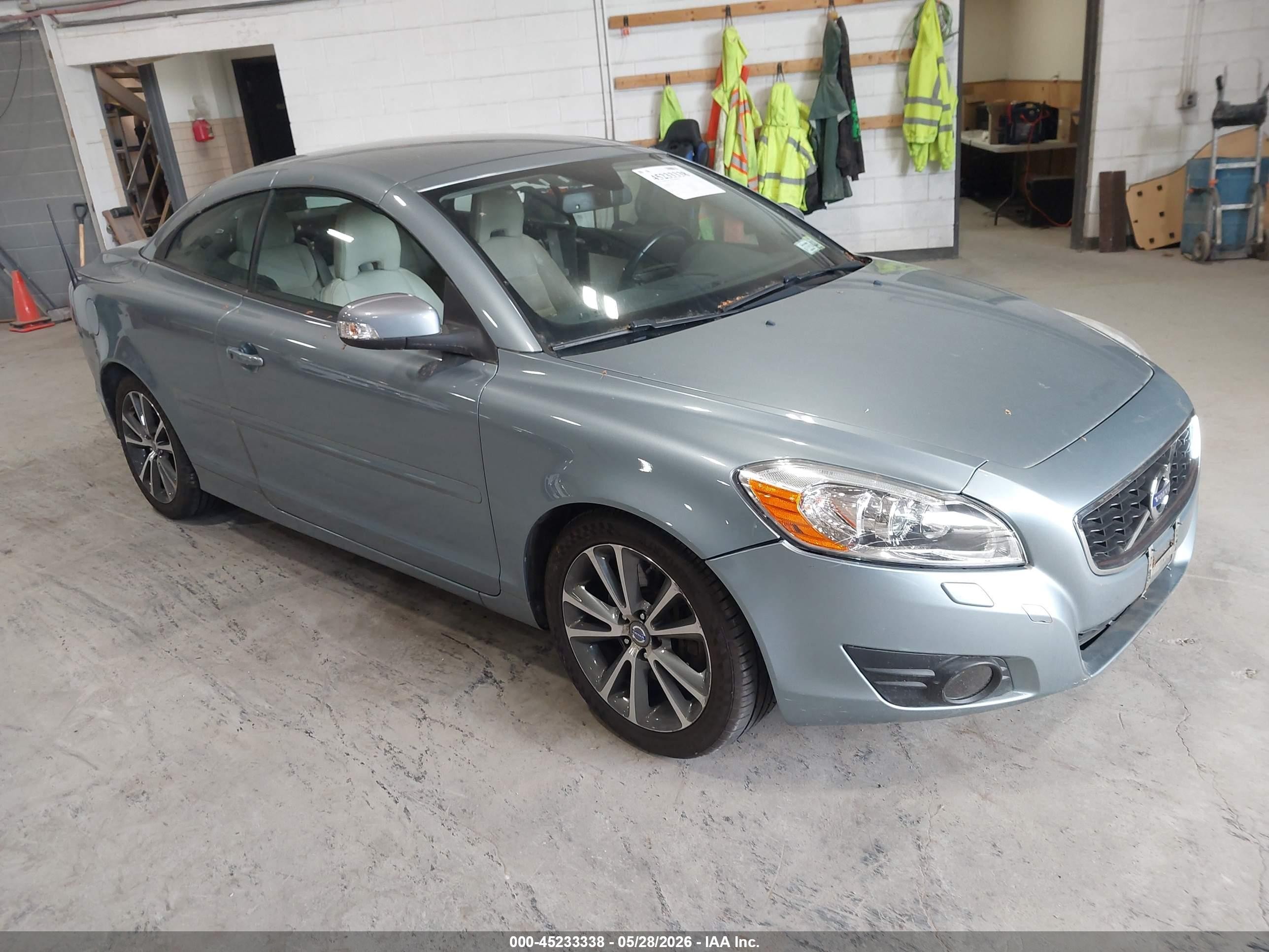 2012 Volvo C70 T5, VIN YV1672MC6CJ129410 — Front end