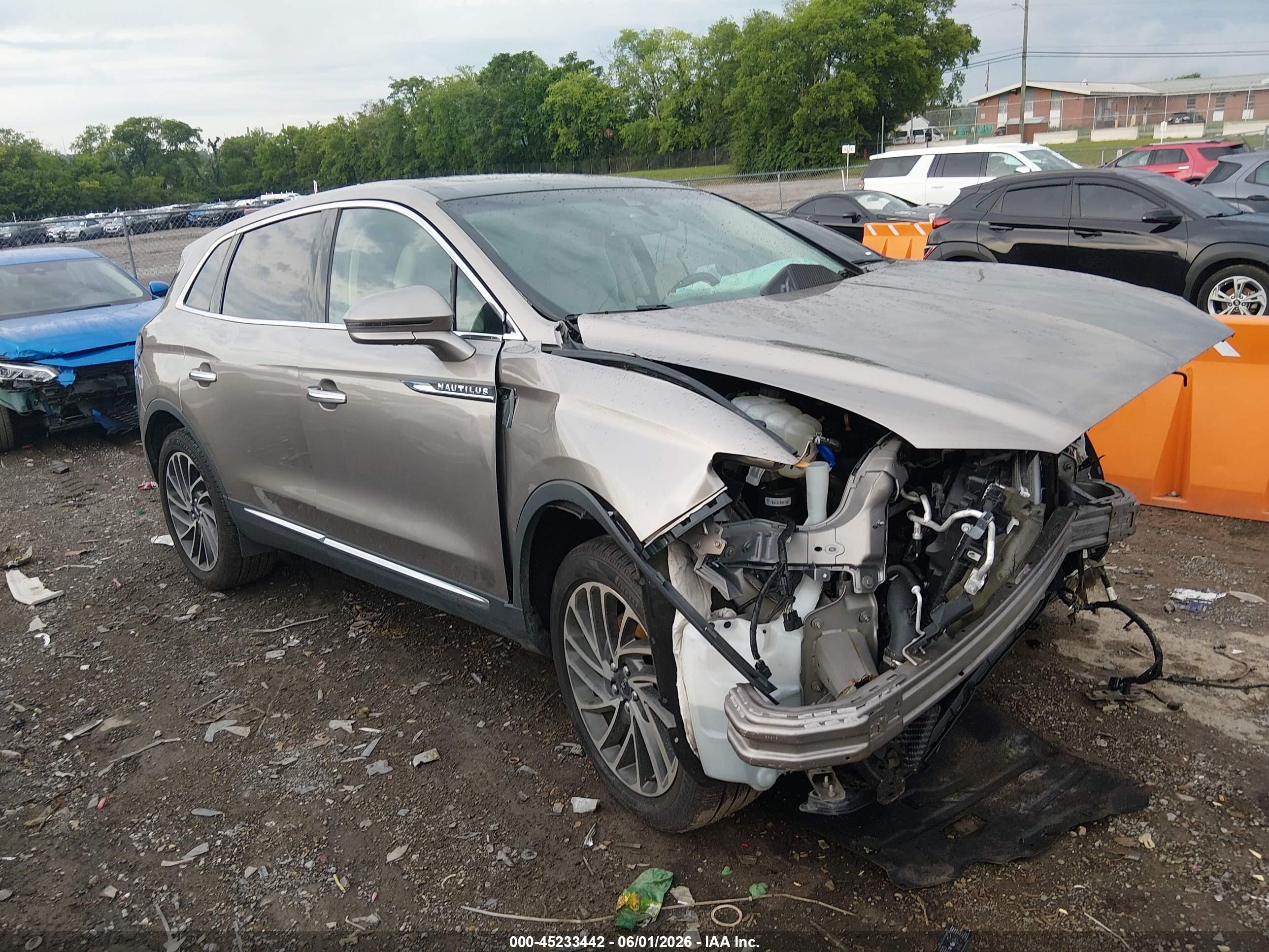 2020 Lincoln Nautilus Reserve, VIN 2LMPJ6K94LBL03439 — Front end