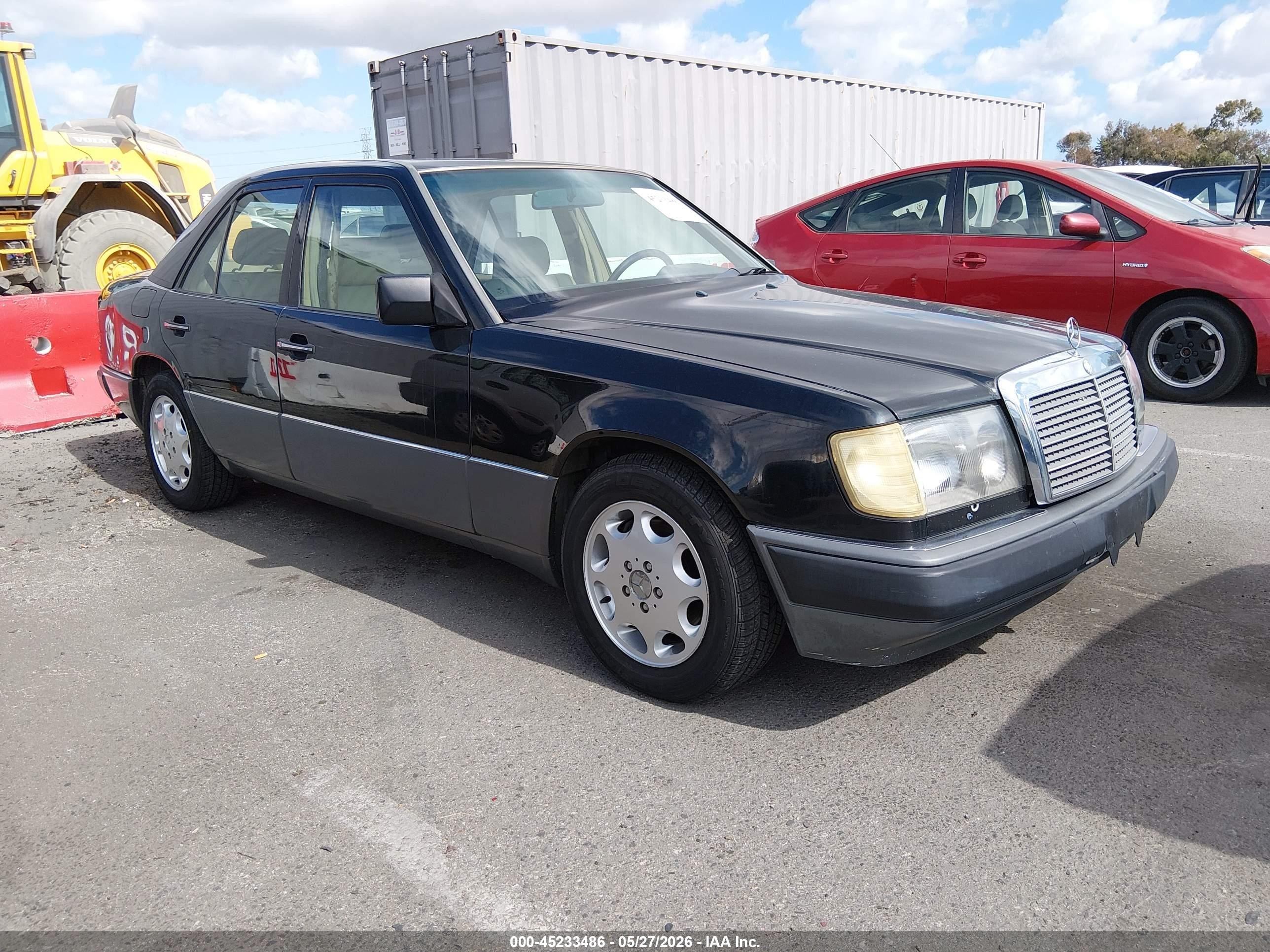 1993 Mercedes-Benz 400 E, VIN WDBEA34E2PC001460 — Normal wear