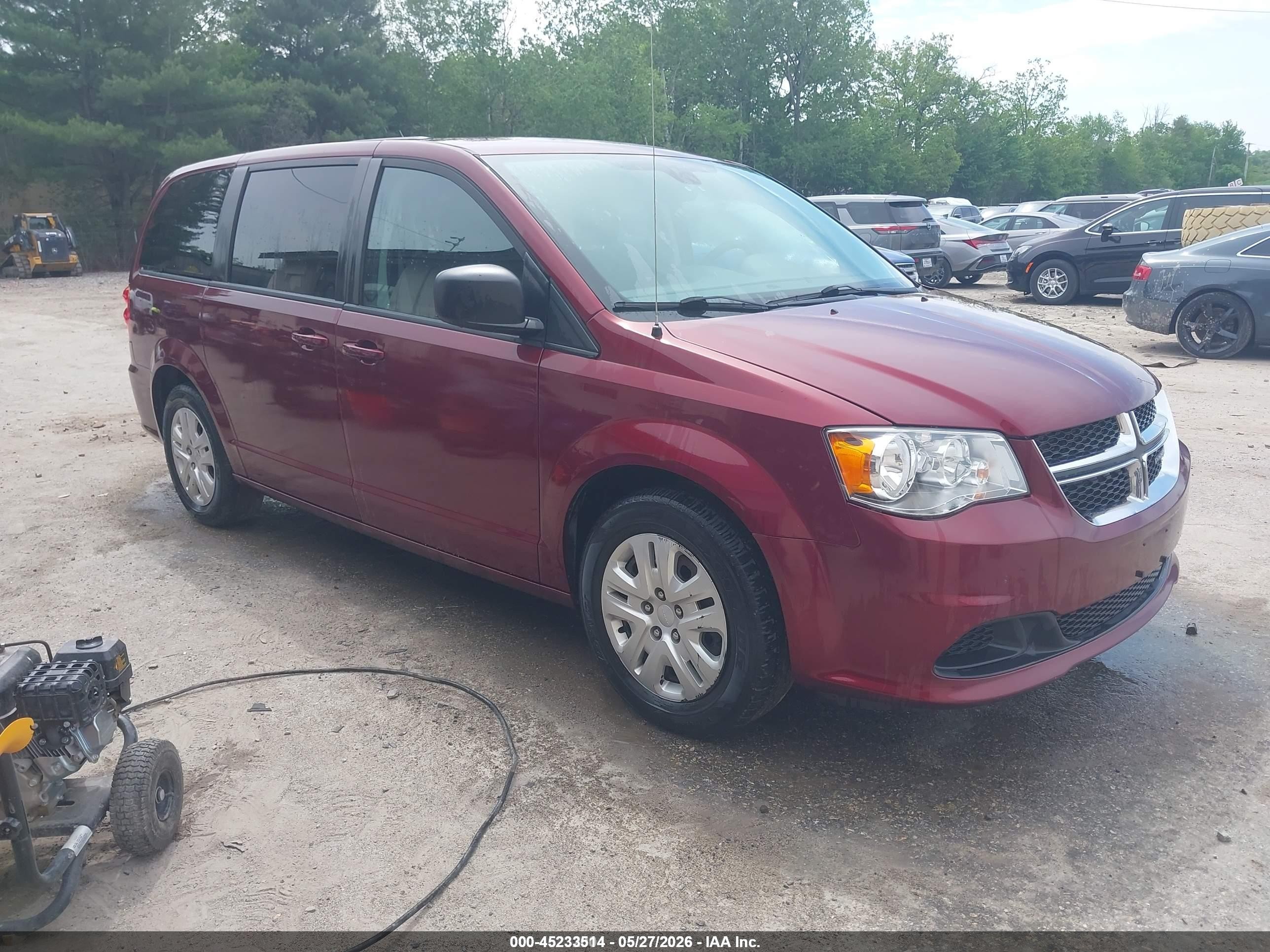 2018 Dodge Grand Caravan SE, VIN 2C4RDGBG8JR339949 — Normal wear