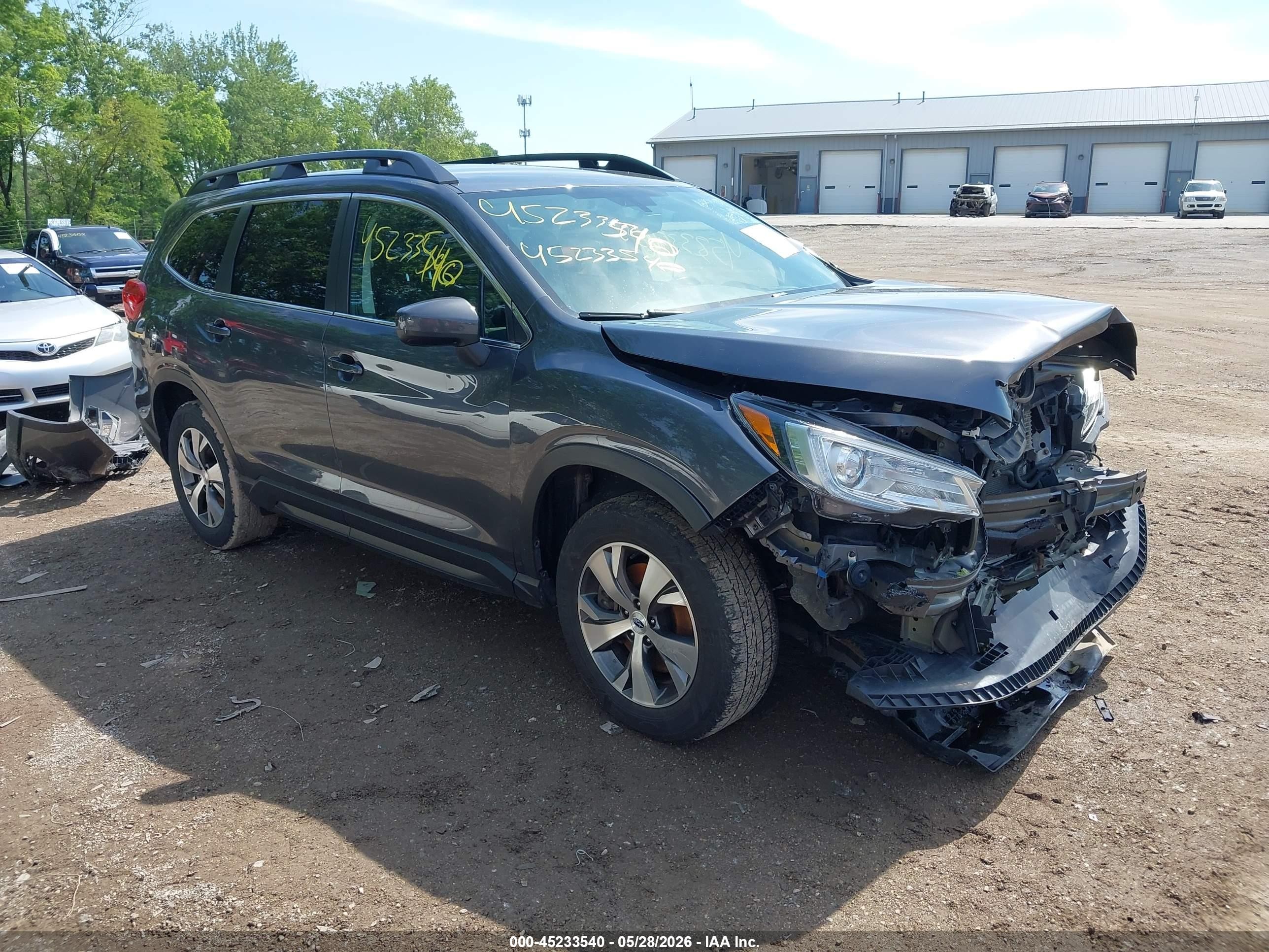 2021 Subaru Ascent Premium, VIN 4S4WMAFD4M3444819 — Front end