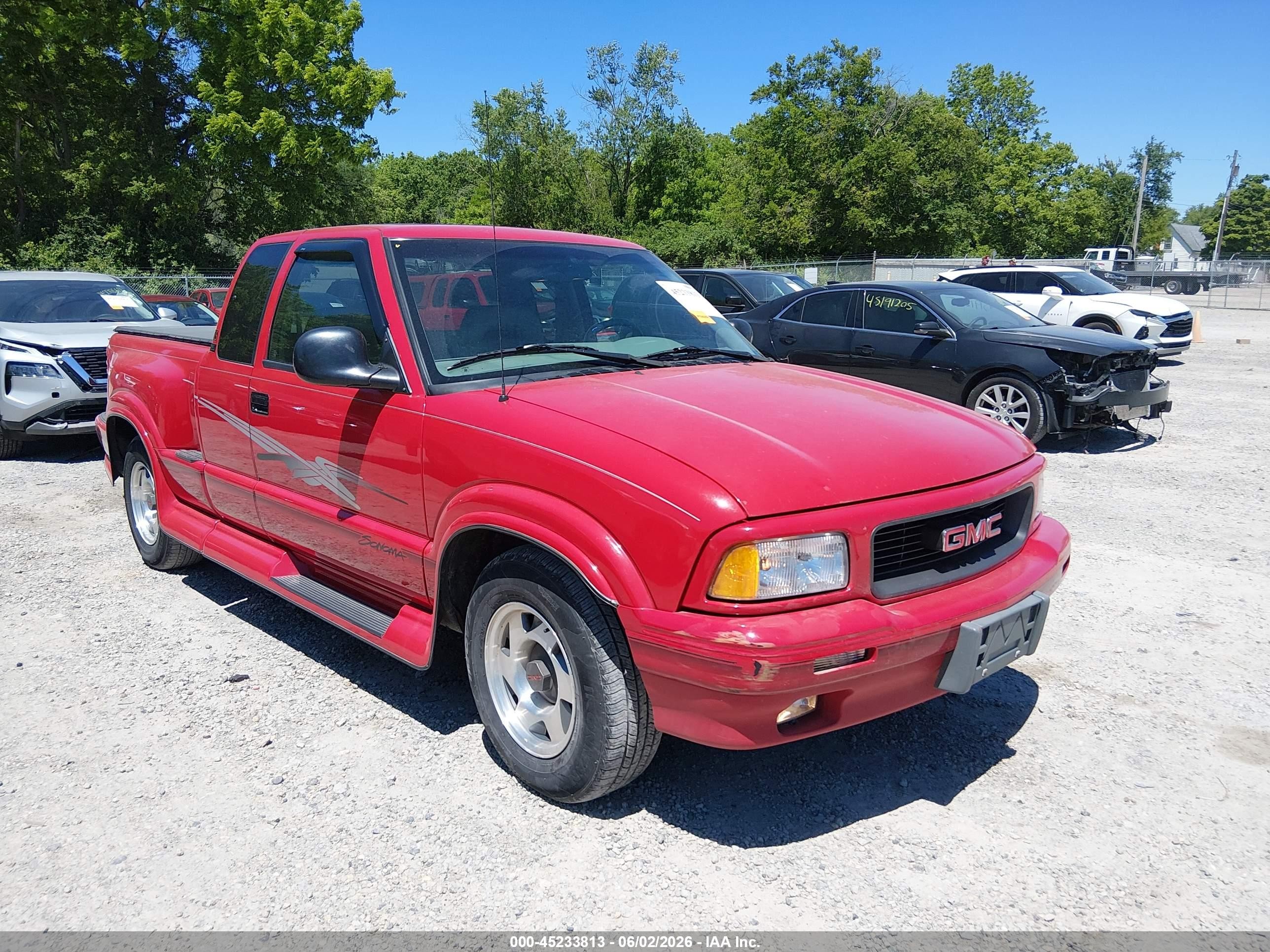 1997 GMC Sonoma SLS, VIN 1GTCS19X3V8504886 — Перед