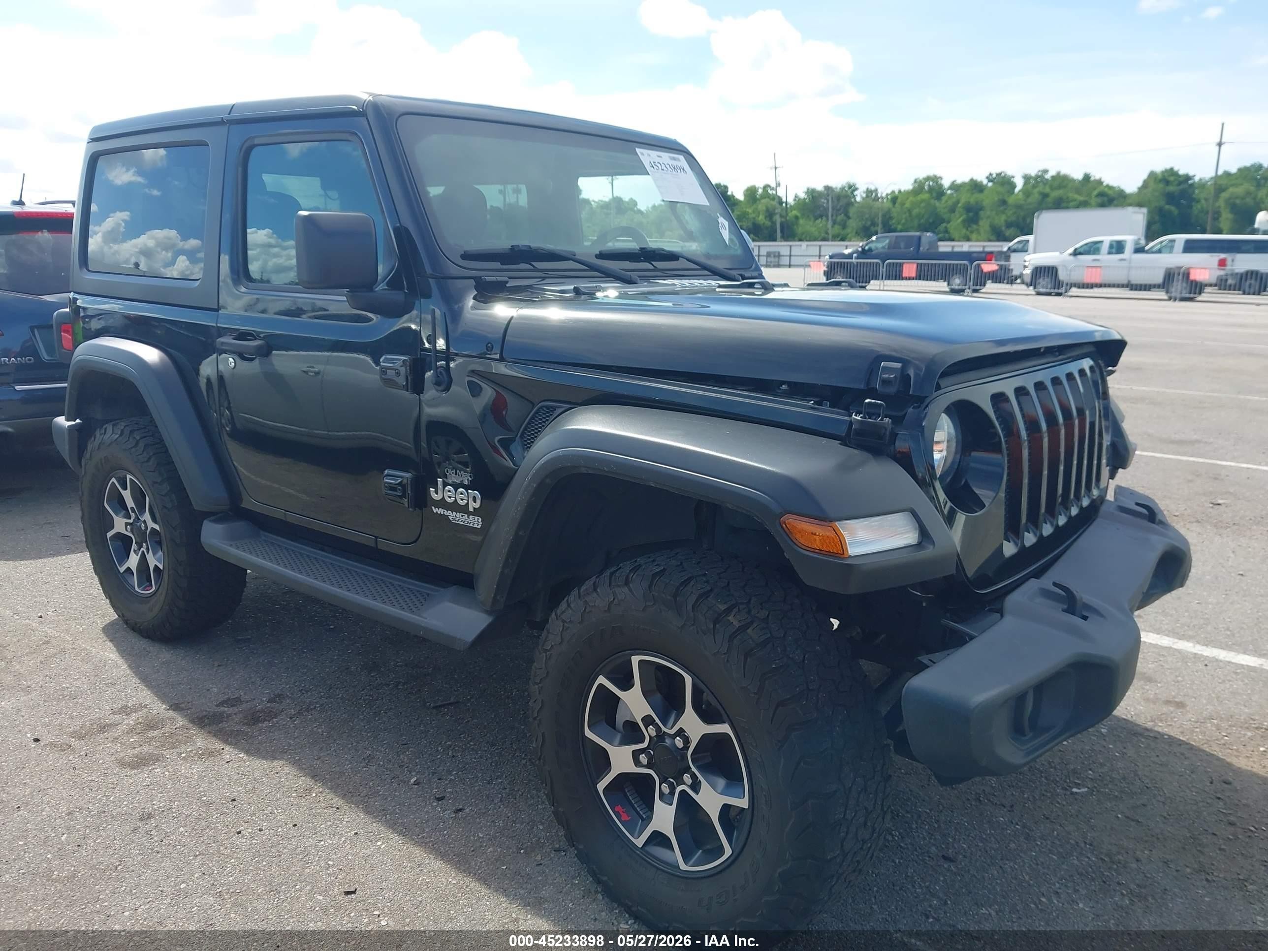 2019 Jeep Wrangler Sport, VIN 1C4GJXAG1KW666638 — Front end