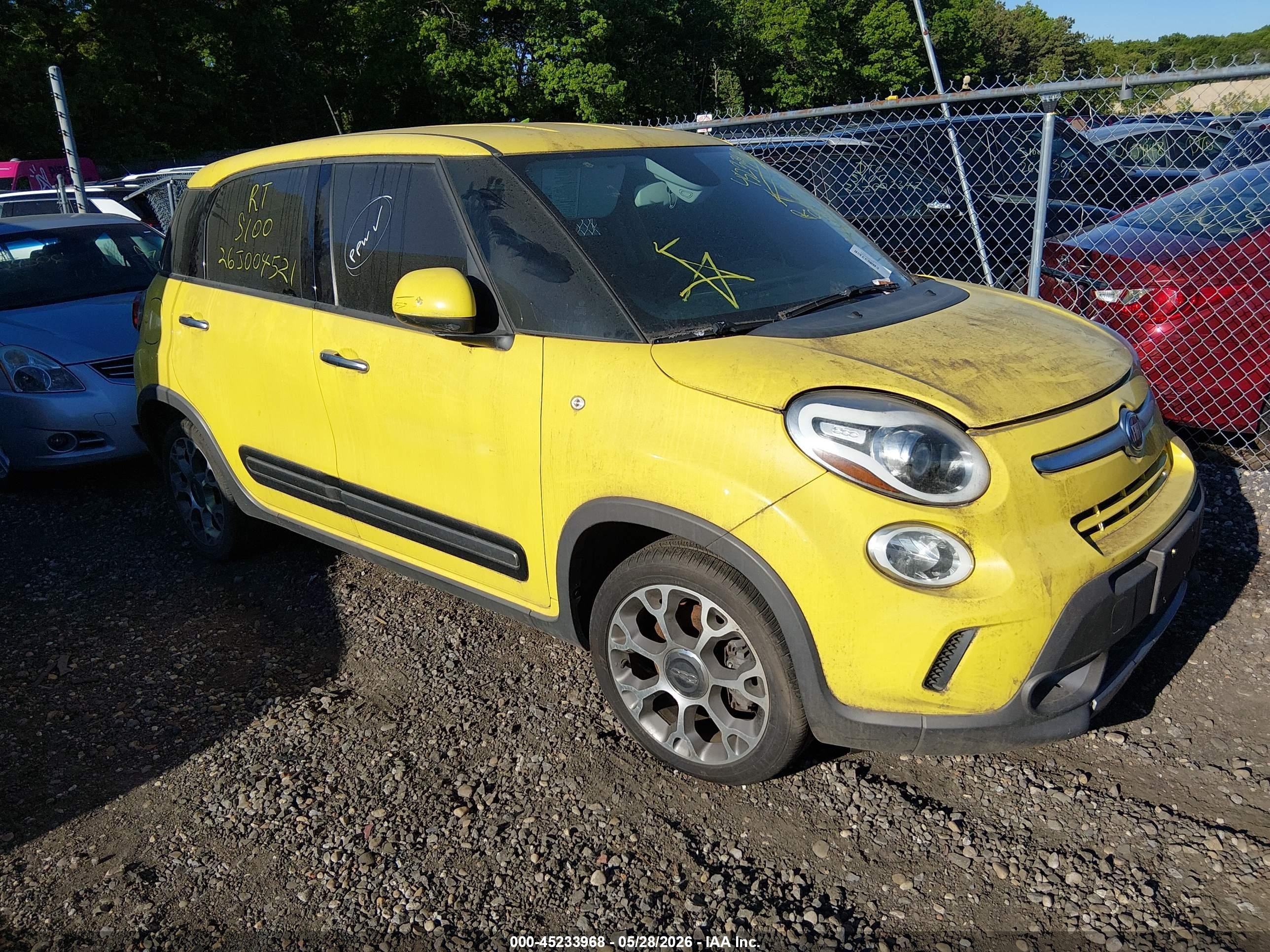2014 FIAT 500L Trekking, VIN ZFBCFADH5EZ021417 — Front end