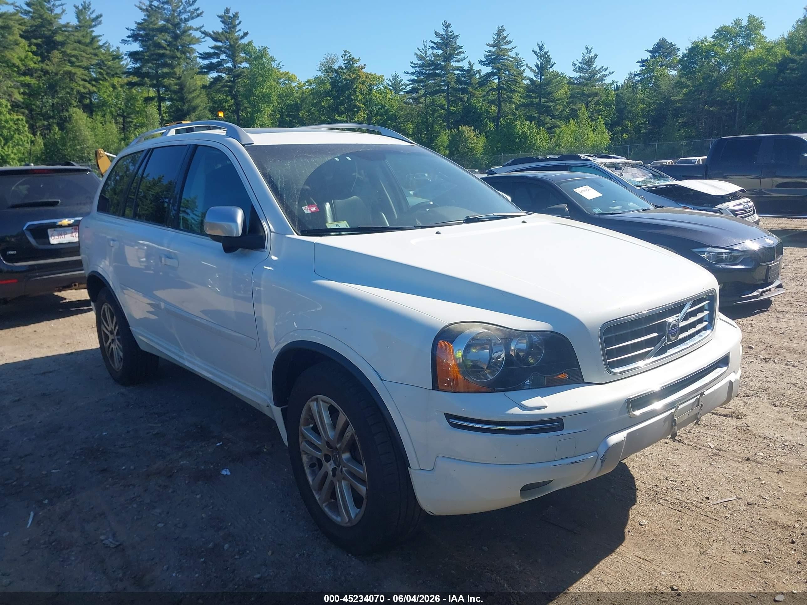 2013 Volvo XC90 Premier Plus, VIN YV4952CZXD1671588 — Side