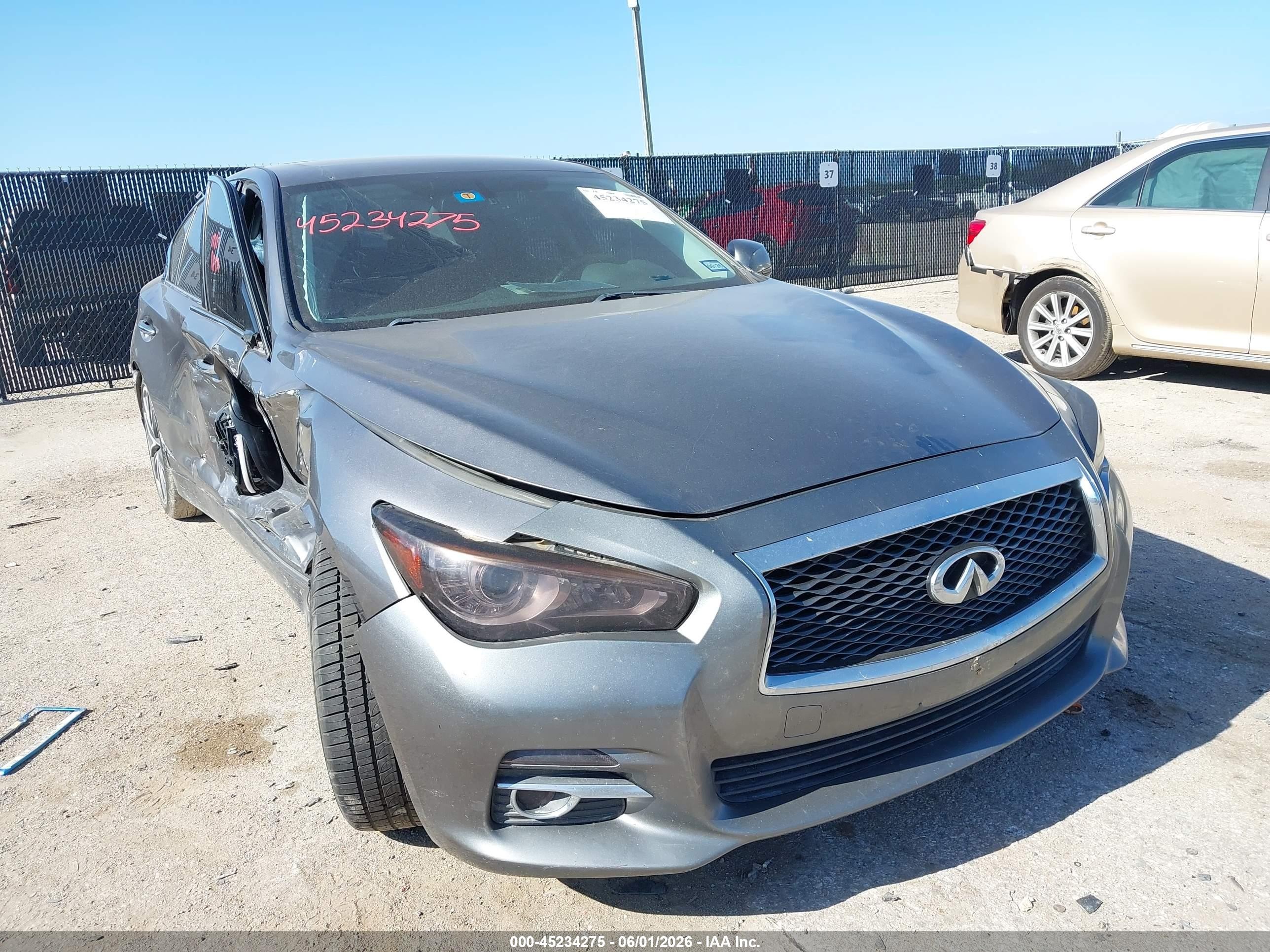 2014 Infiniti Q50, VIN JN1BV7AP7EM689391 — Side