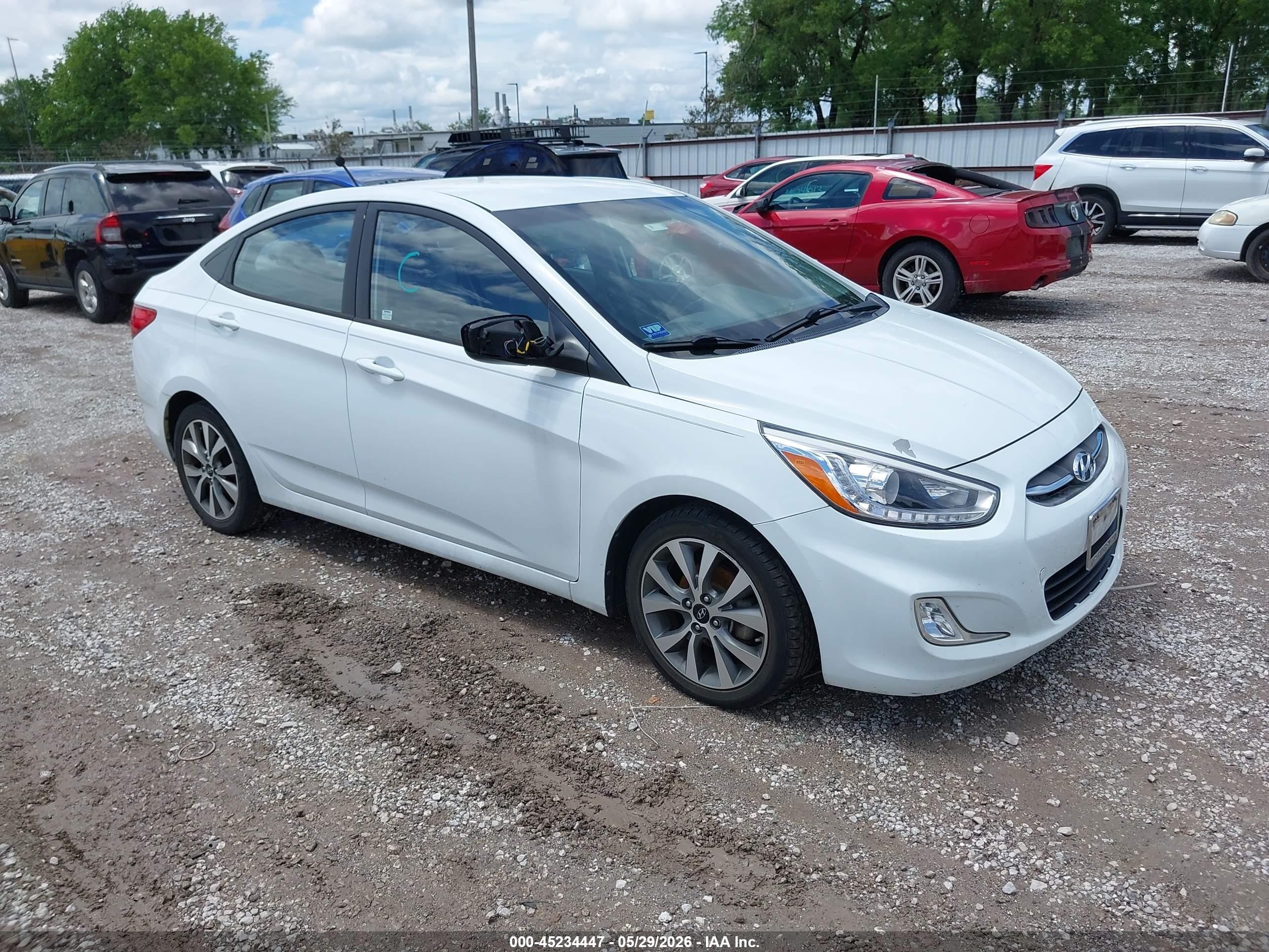 2016 Hyundai Accent SE, VIN KMHCU4AEXGU046100 — Фото с аукциона 1 of 5