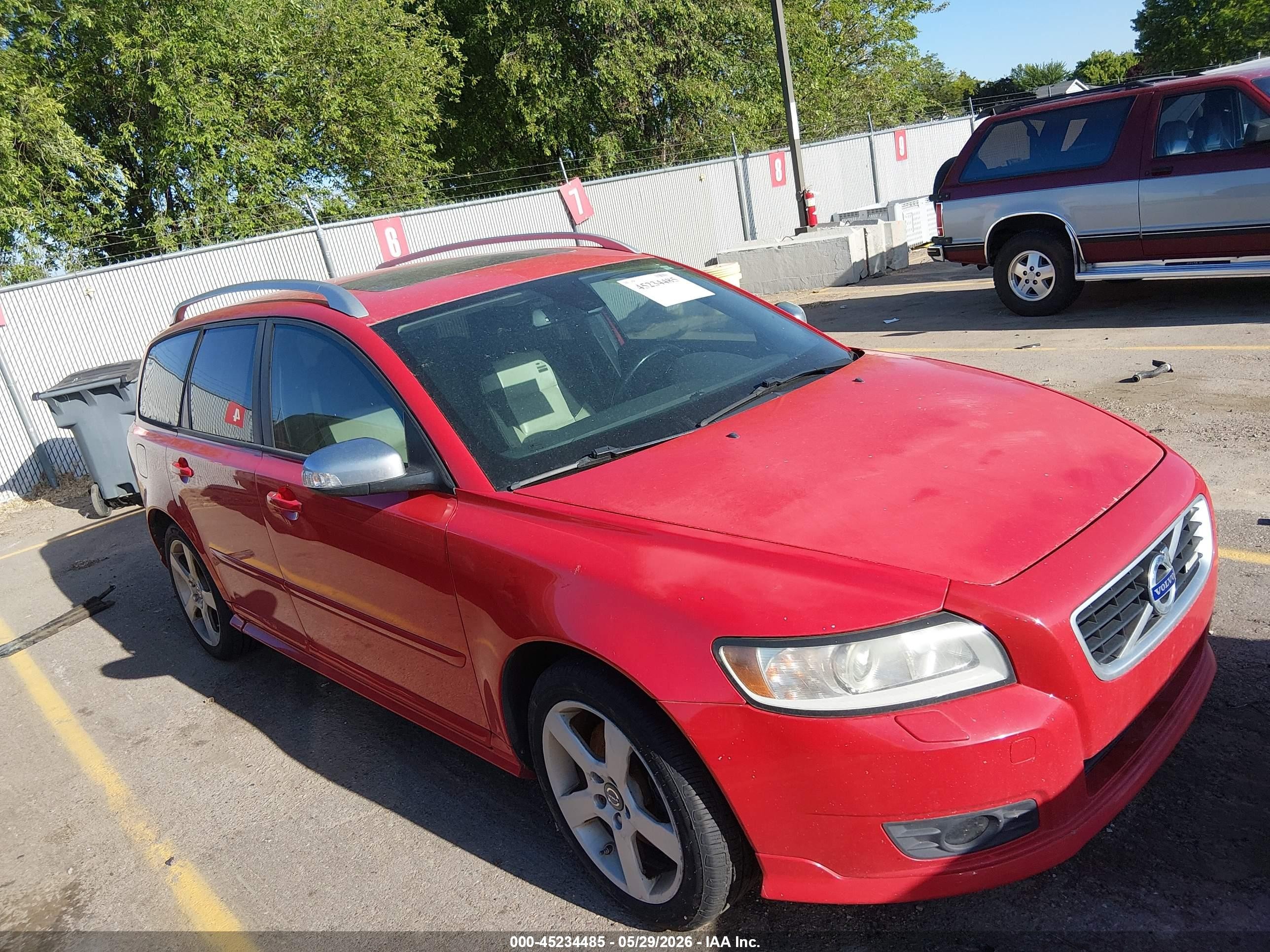 2011 Volvo V50, VIN YV1672MW0B2604763 — Normal wear