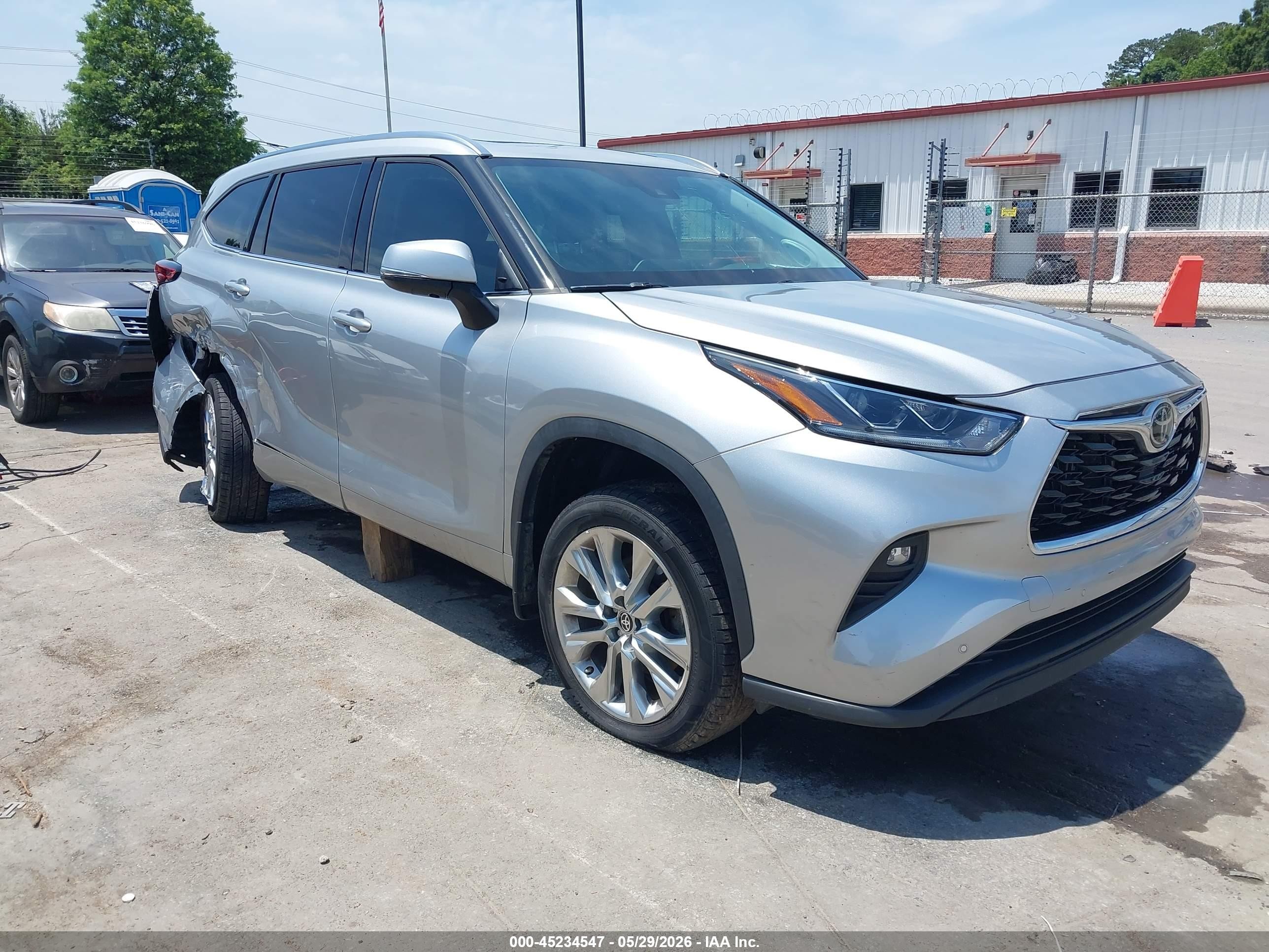 2023 Toyota Highlander LE, VIN 5TDKDRBH2PS035635 — Rear end