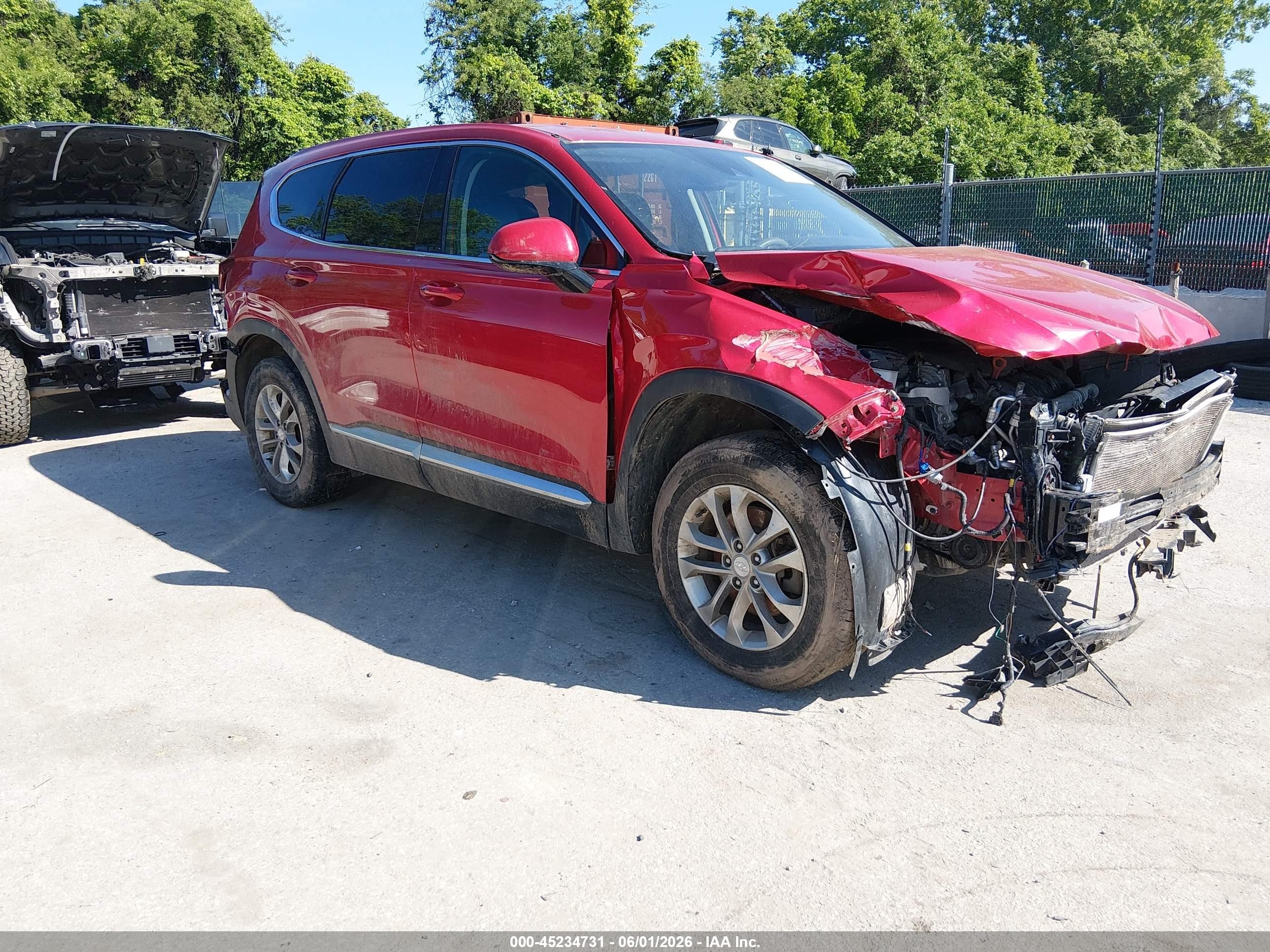 2020 Hyundai Santa Fe SEL, VIN 5NMS3CAD7LH268518 — Front end