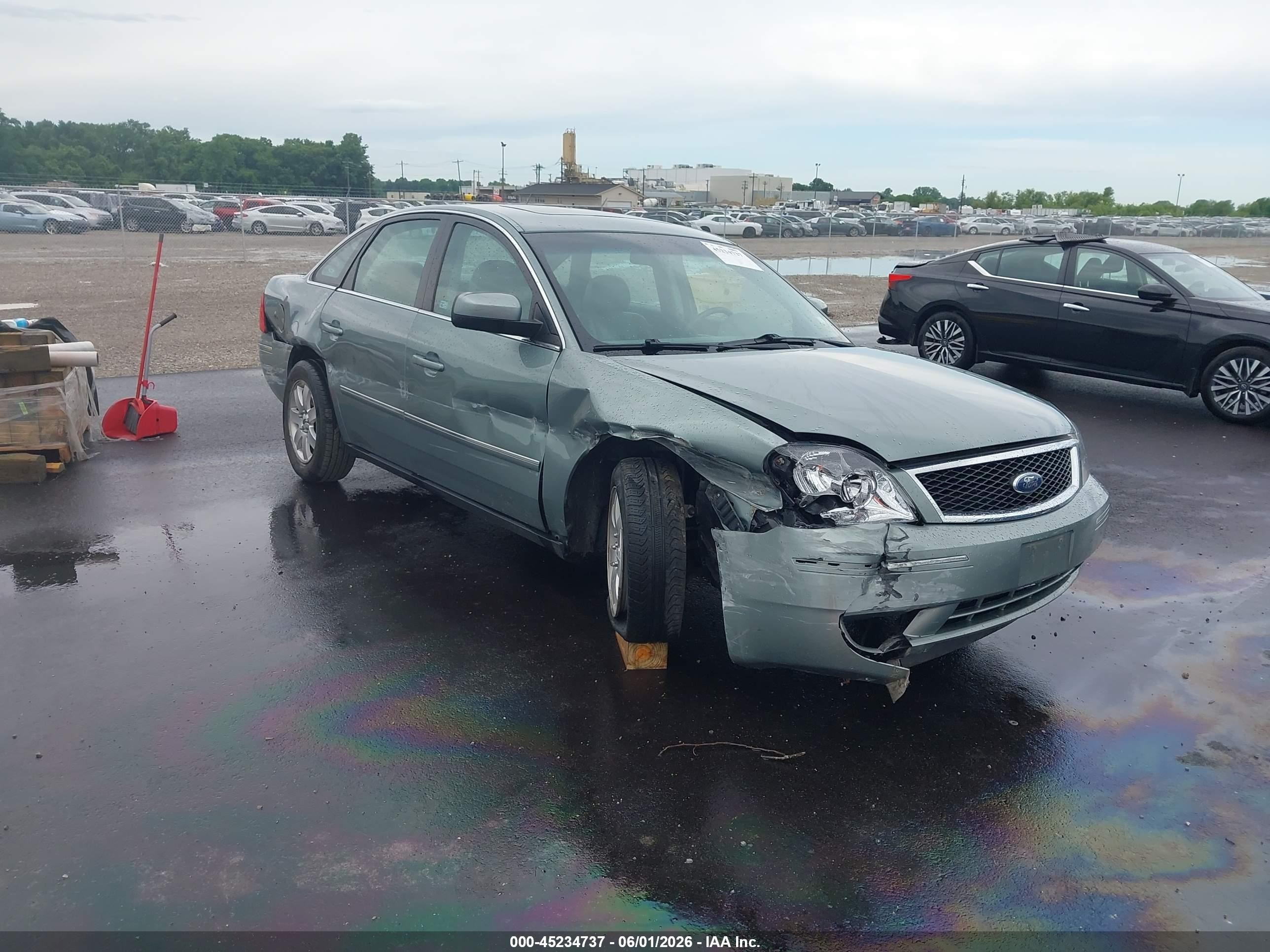 2006 Ford Five Hundred SEL, VIN 1FAFP24136G150842 — Side