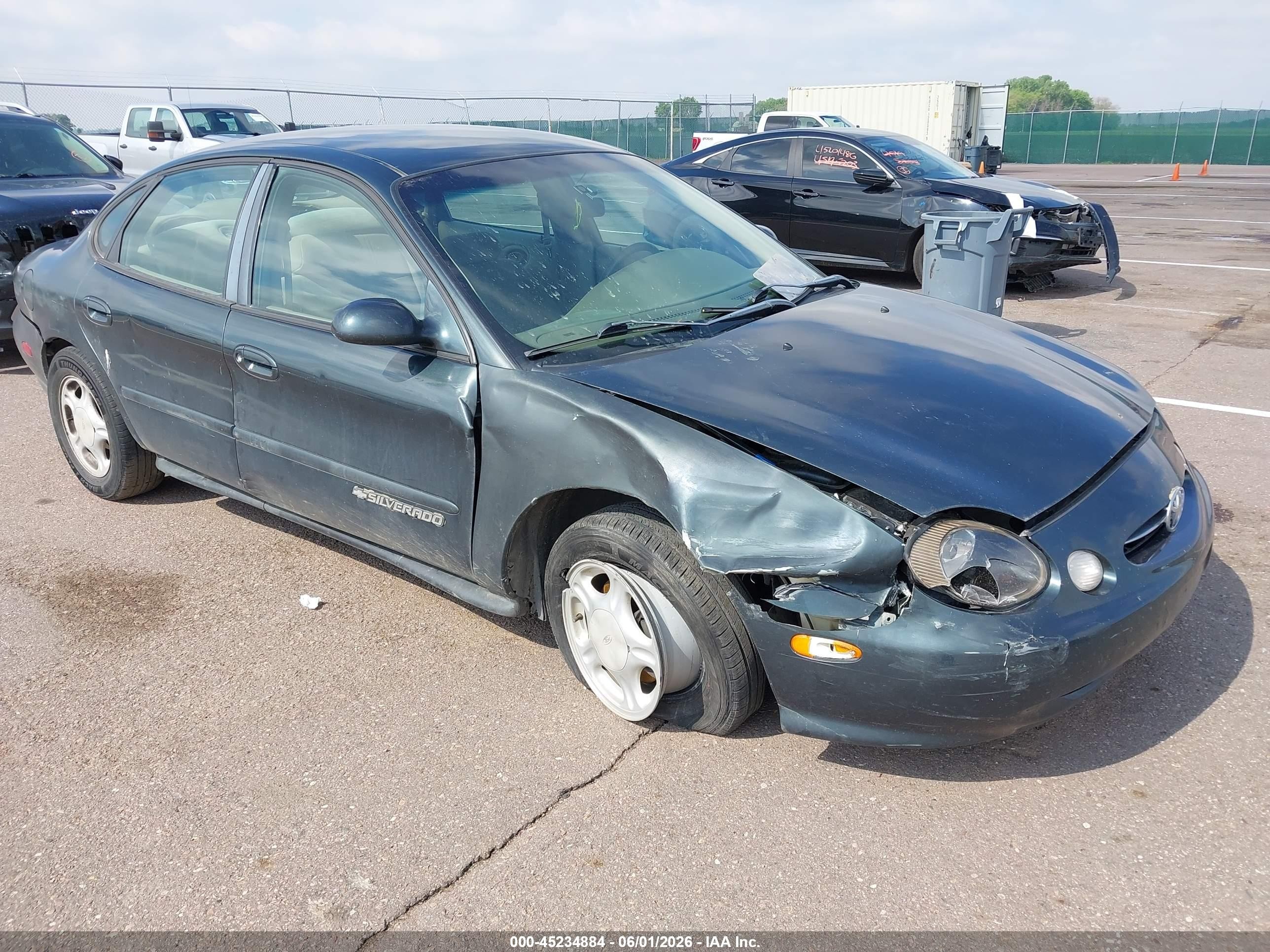 1998 Ford Taurus LX, VIN 1FAFP52U1WG137604 — Перед