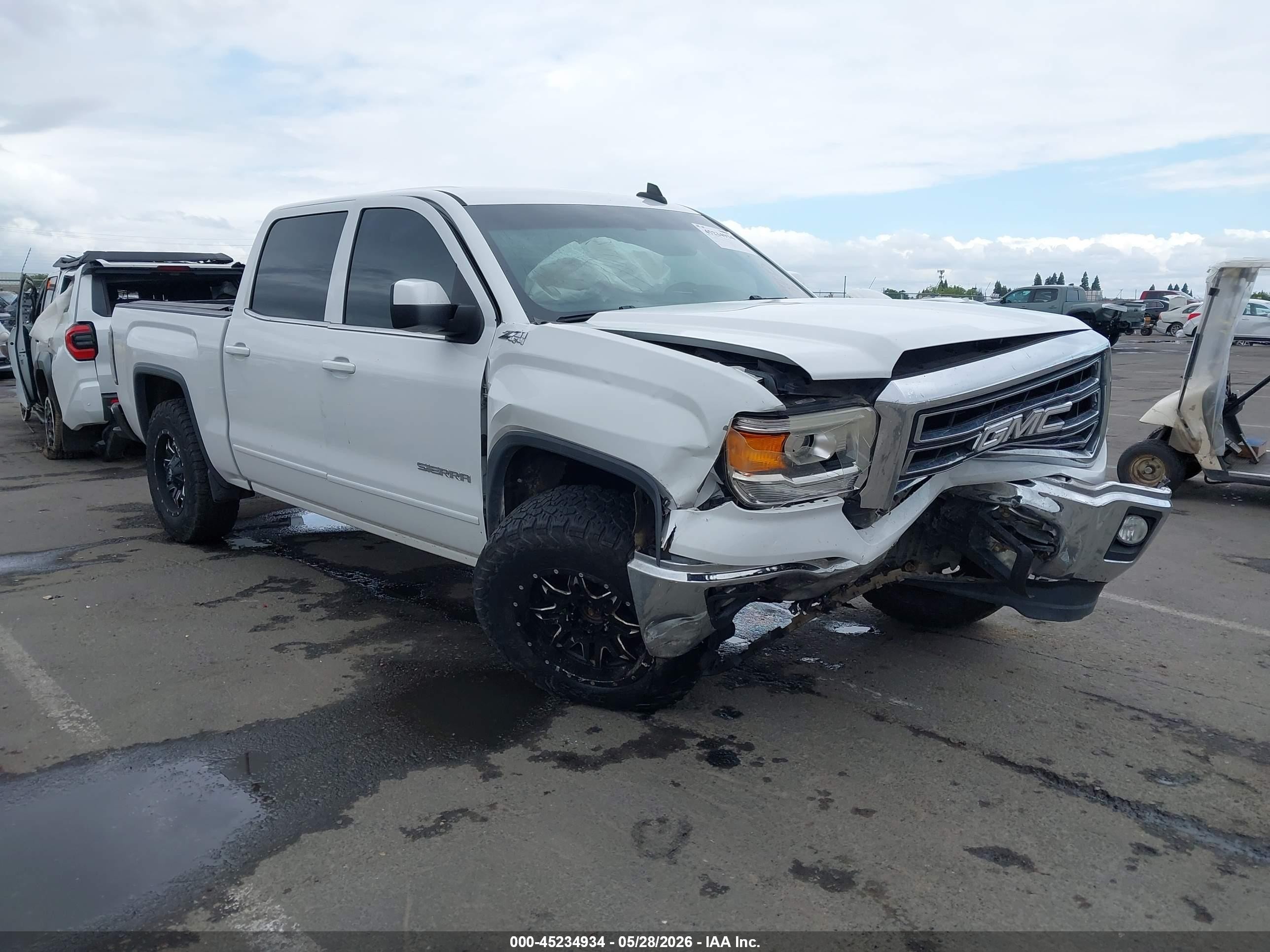 2015 GMC Sierra 1500 SLE, VIN 3GTU2UEC1FG524705 — Front end