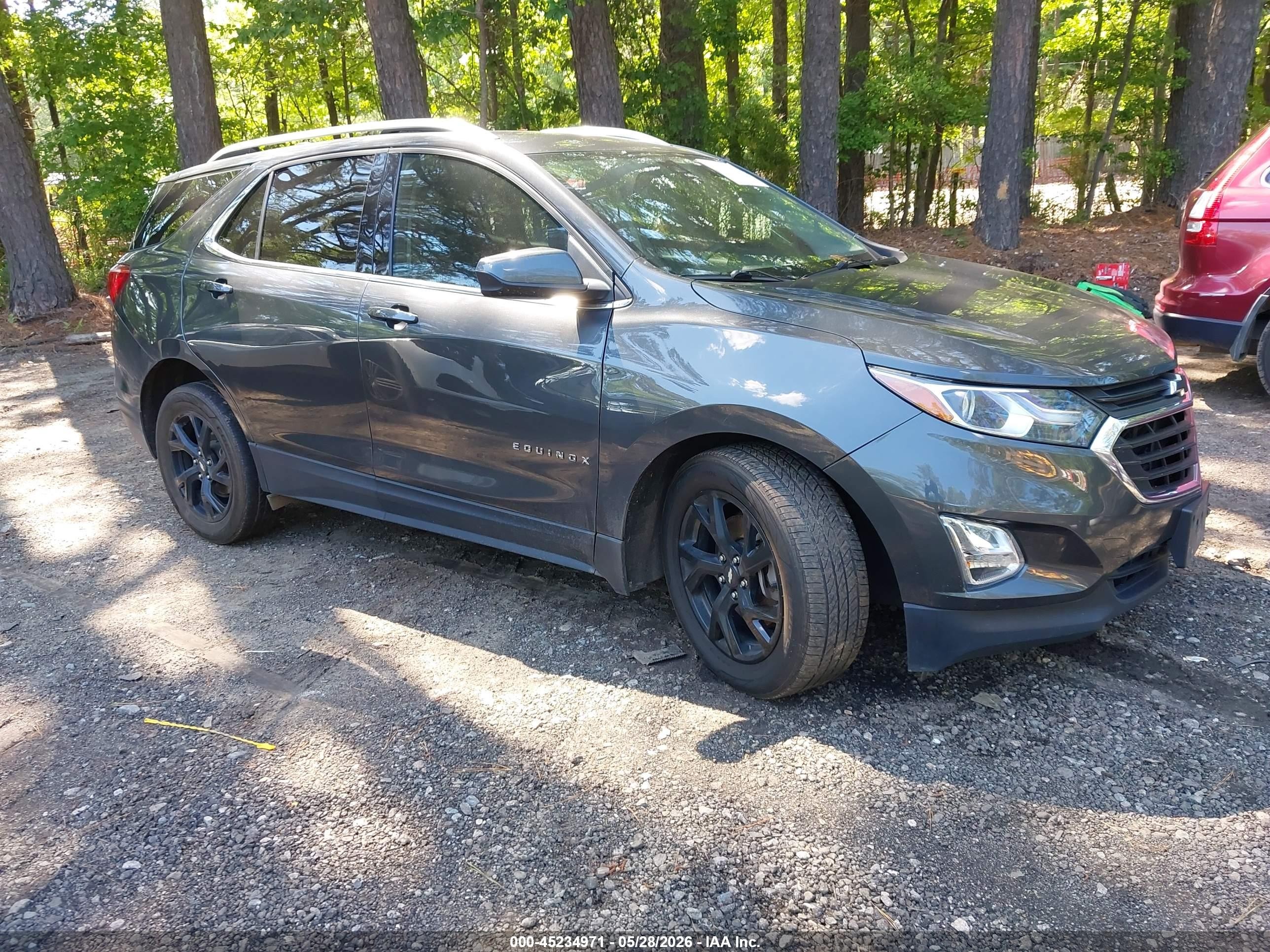 2020 Chevrolet Equinox LT, VIN 3GNAXVEX6LS656548 — Front end