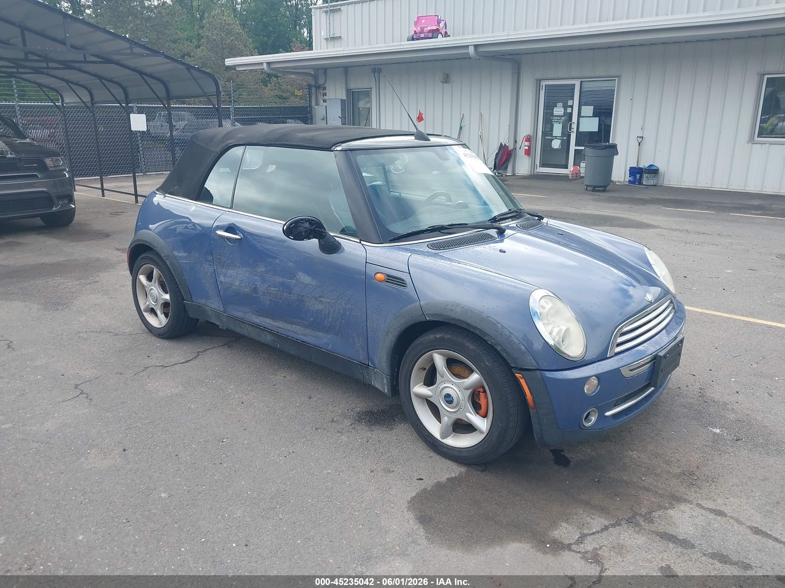 2005 MINI Convertible, VIN WMWRF33455TG10987 — Бок