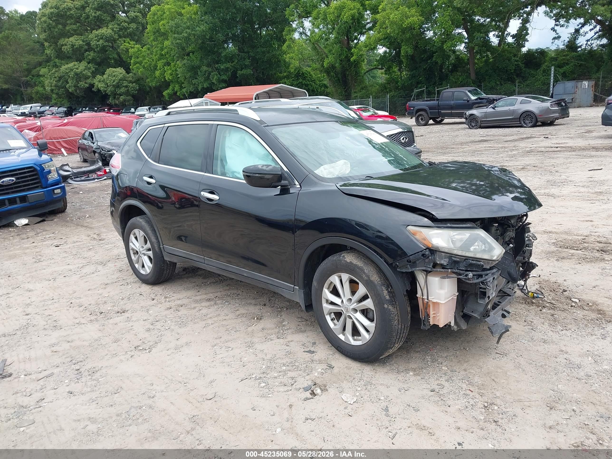 2016 Nissan Rogue SV, VIN KNMAT2MT5GP640945 — Front end