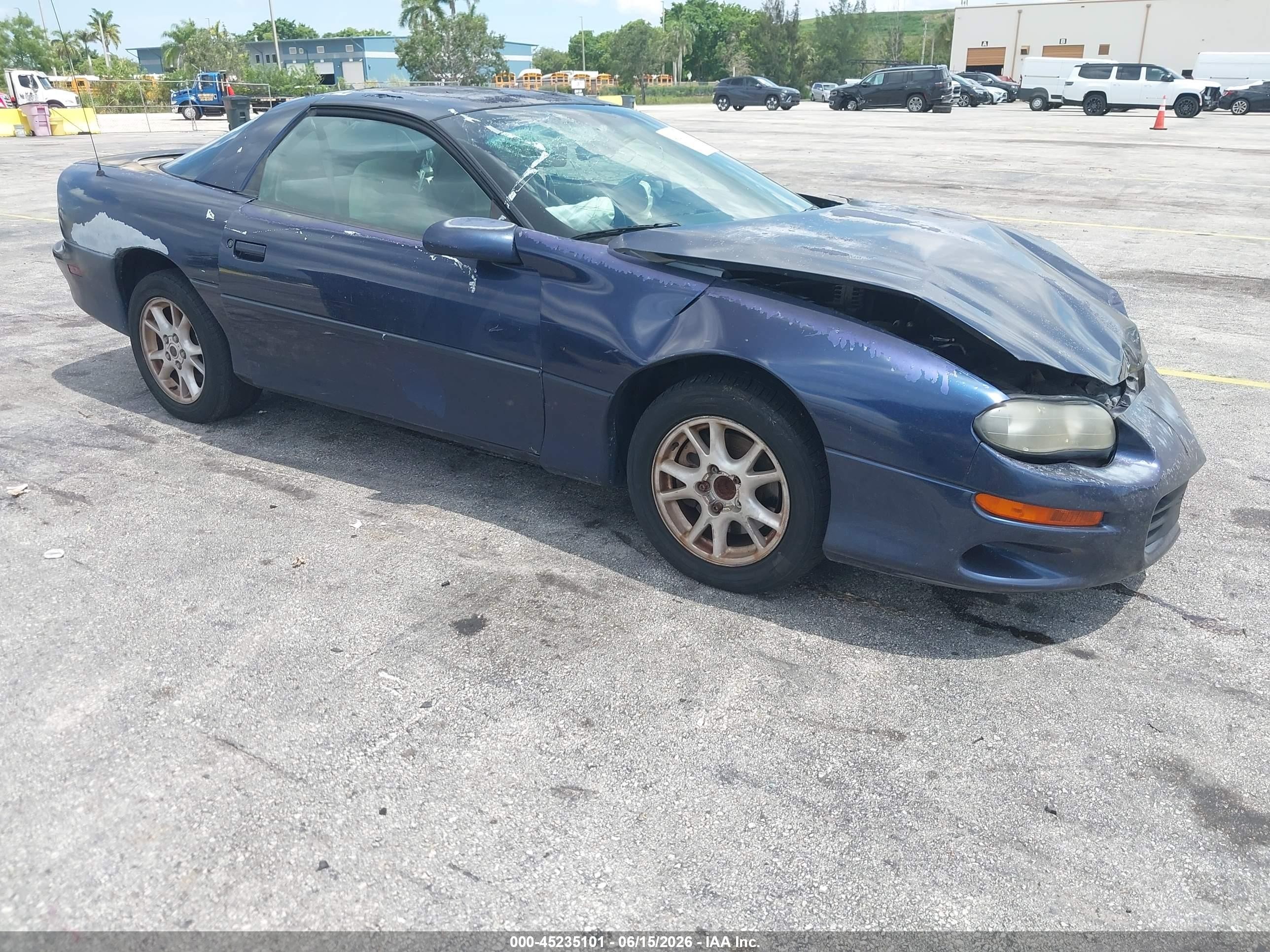 2000 Chevrolet Camaro, VIN 2G1FP22K2Y2128954 — Front end