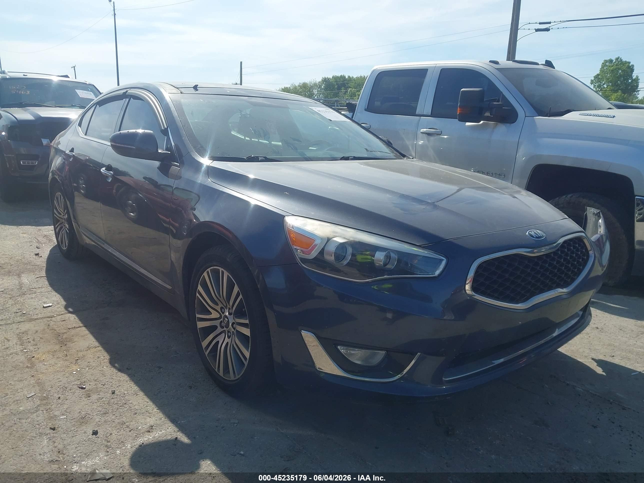 2016 Kia Cadenza, VIN KNALN4D71G5217810 — Side