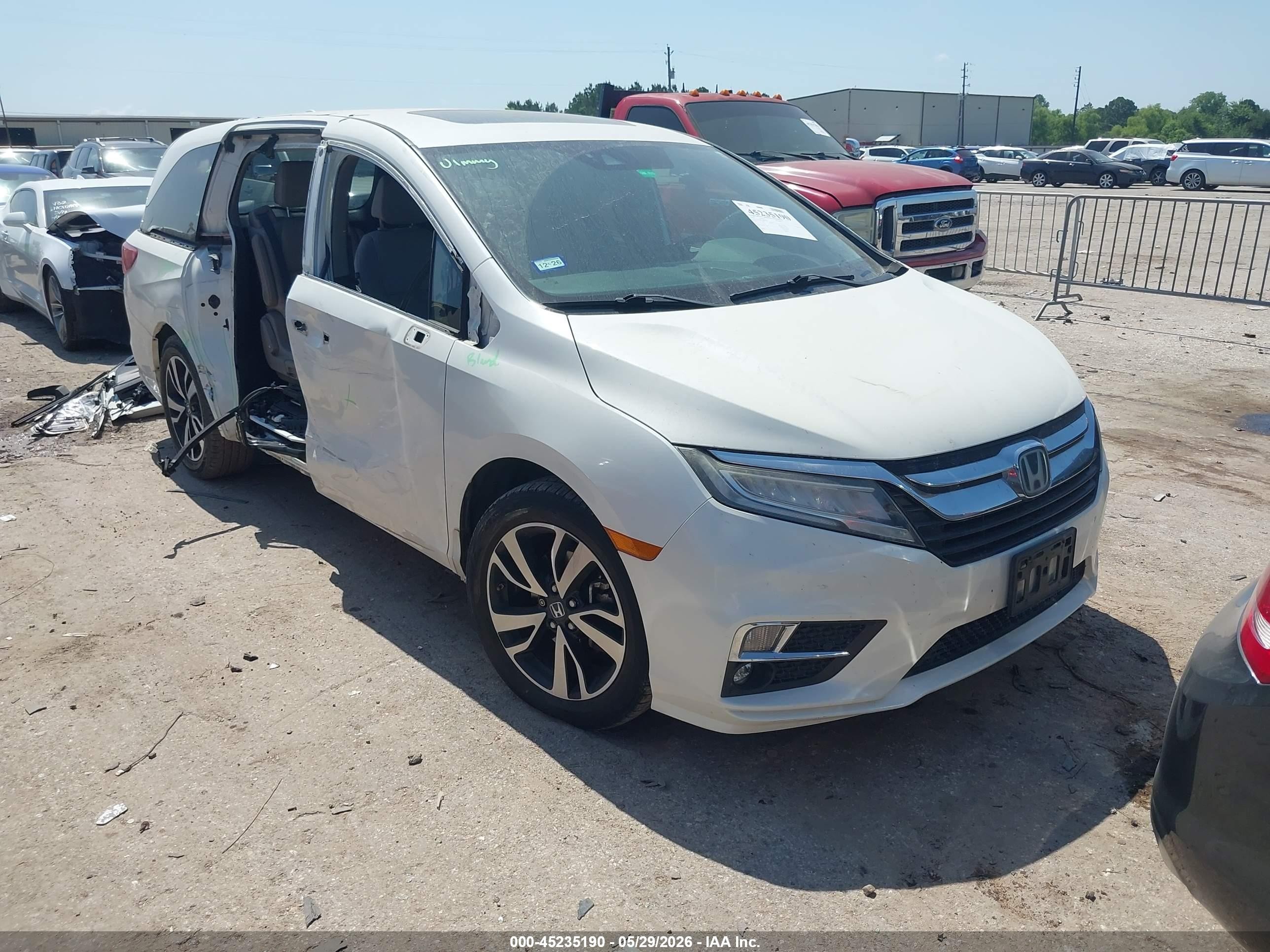 2018 Honda Odyssey Elite, VIN 5FNRL6H93JB042248 — Side