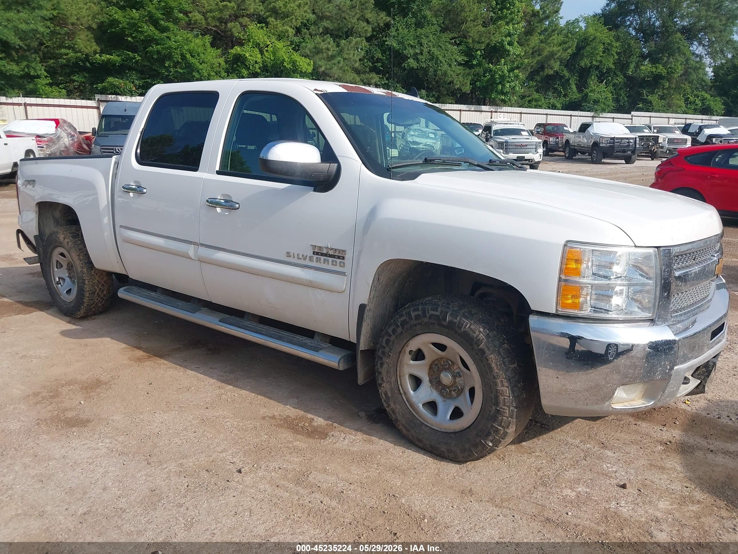 2013 Chevrolet Silverado 1500 LT, VIN 3GCPKSE72DG301686 — Rear end