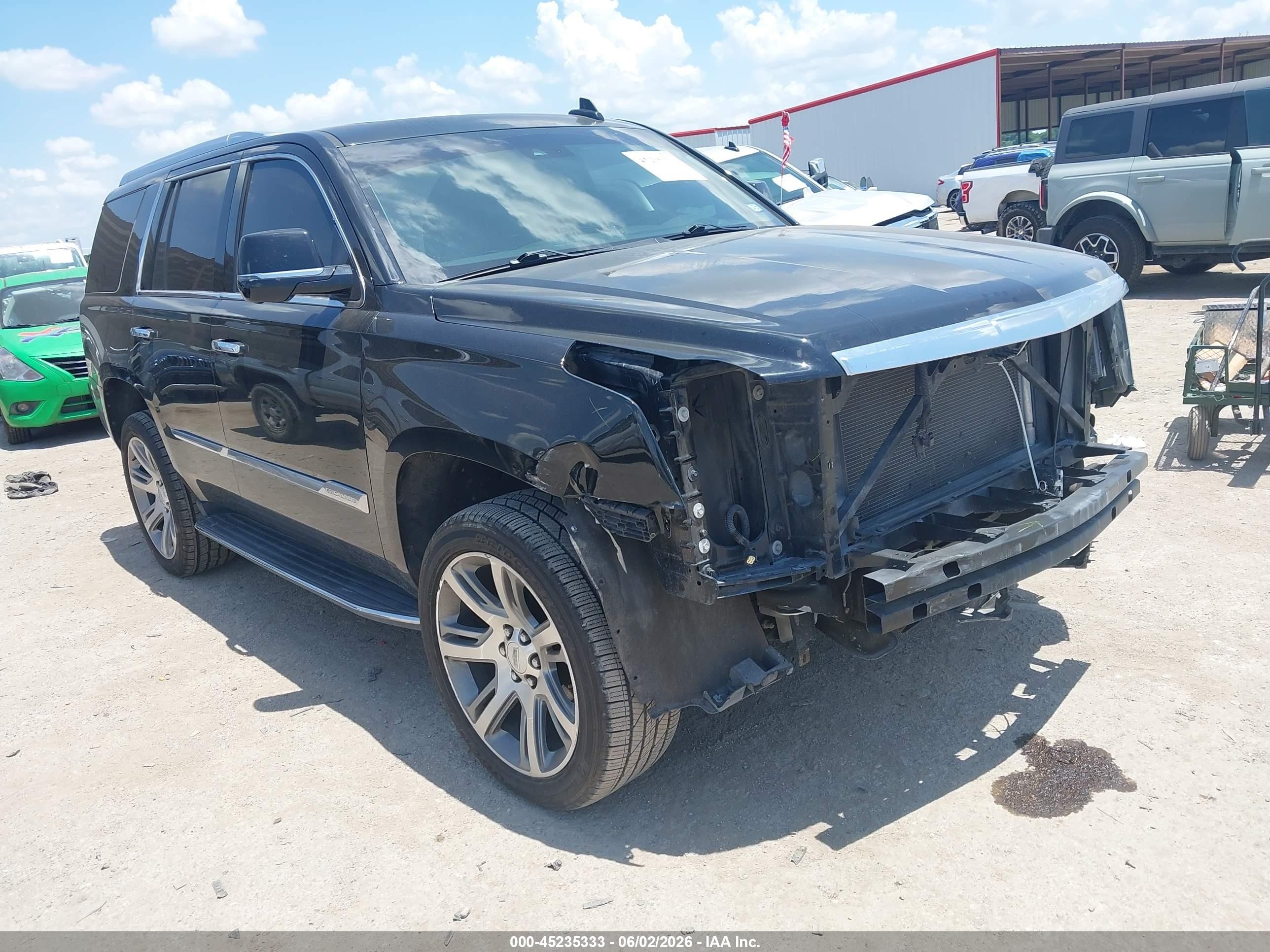2017 Cadillac Escalade Luxury, VIN 1GYS3BKJ1HR294382 — Front end