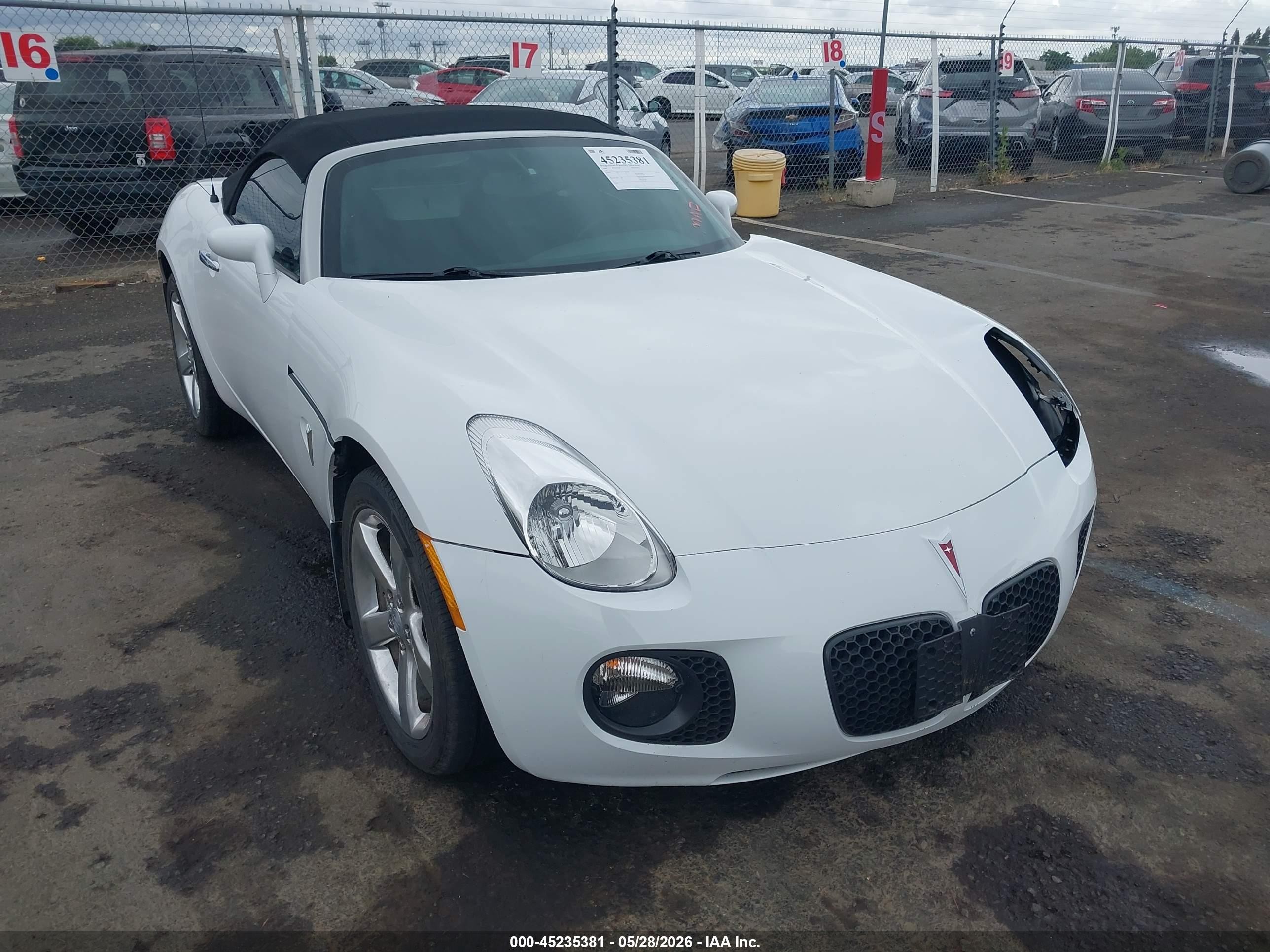 2008 Pontiac Solstice GXP, VIN 1G2MG35X38Y126181 — Front end