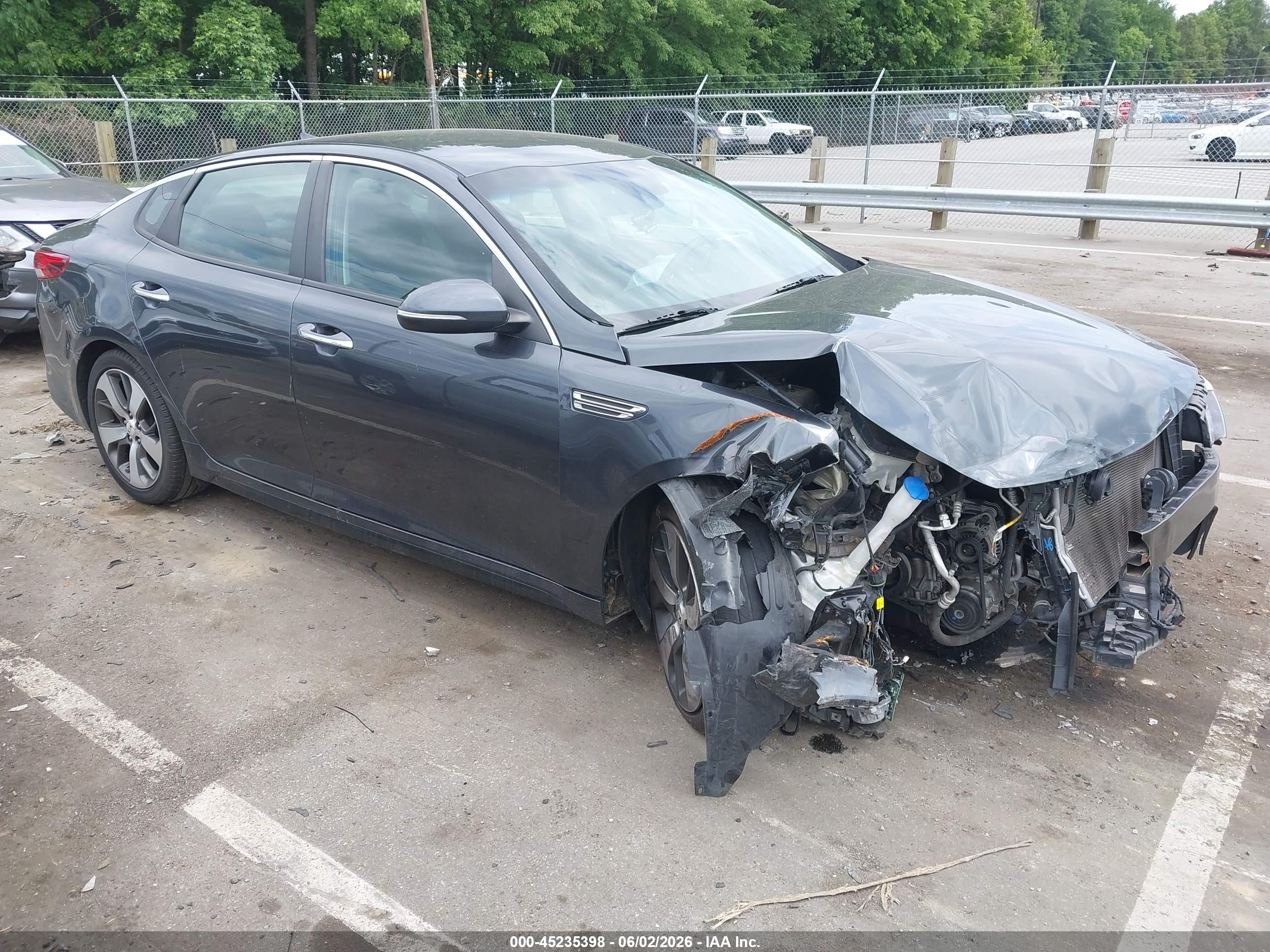 2020 Kia Optima LX, VIN 5XXGT4L34LG395404 — Перед