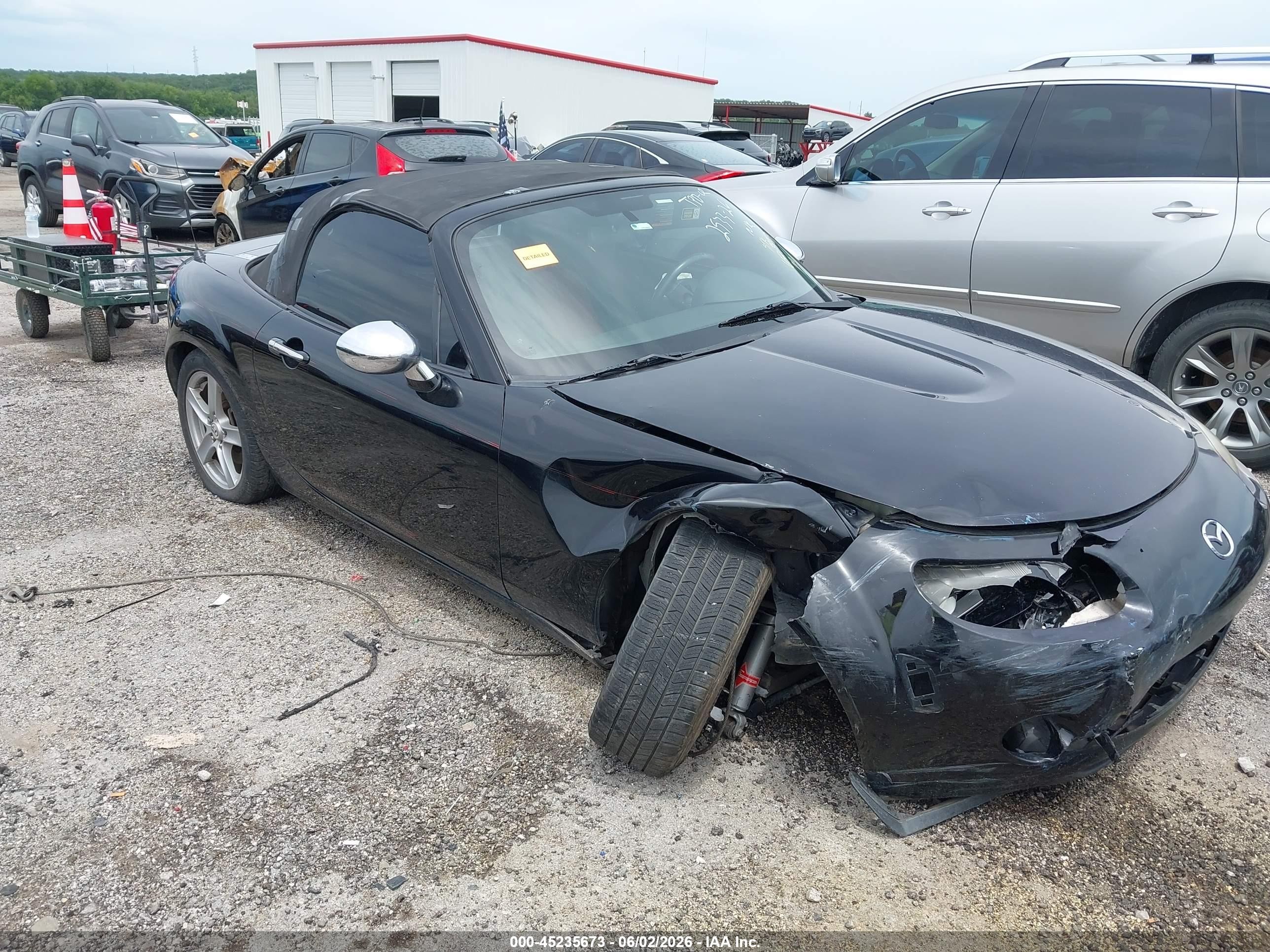 2006 Mazda MX-5 Miata Touring, VIN JM1NC25F260119800 — Front end