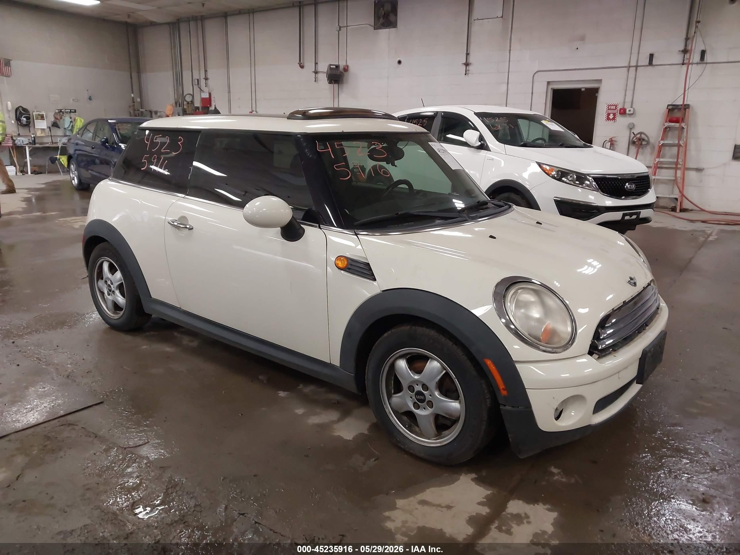 2010 MINI Hardtop, VIN WMWMF3C5XATU79145 — Обычный износ