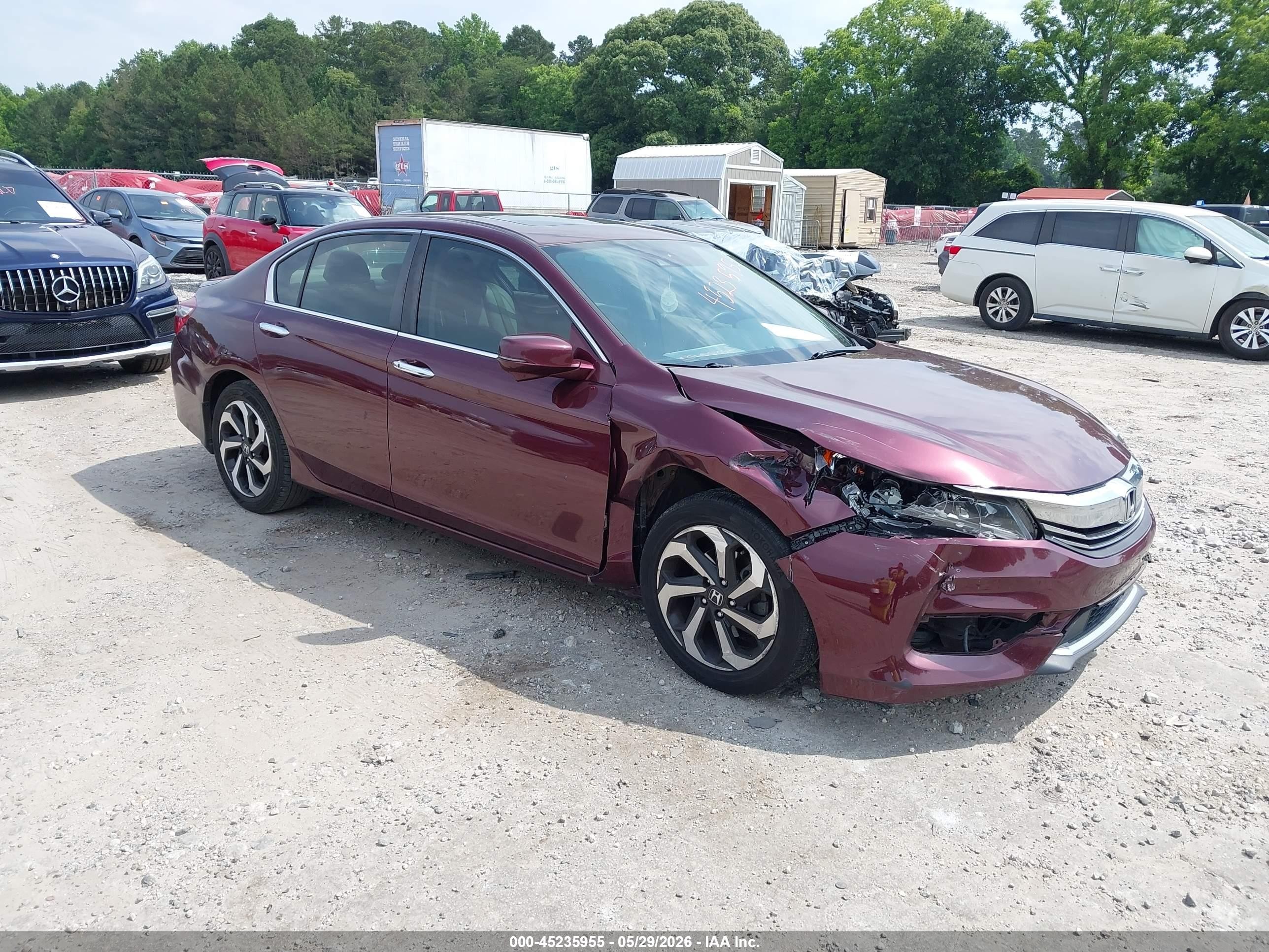 2016 Honda Accord EX-L, VIN 1HGCR2F90GA104174 — Перед