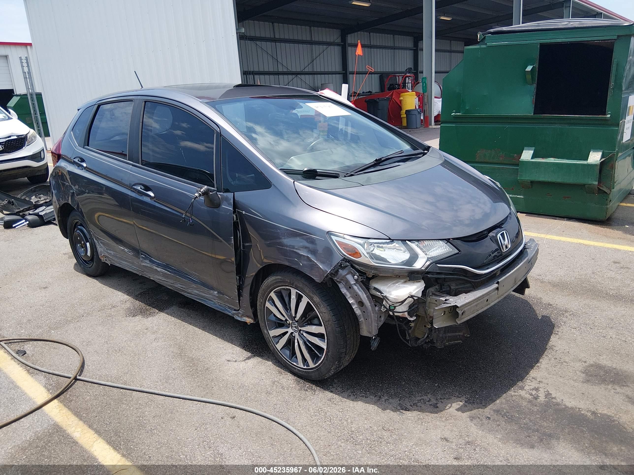 2015 Honda Fit EX-L, VIN 3HGGK5H8XFM752926 — Перед