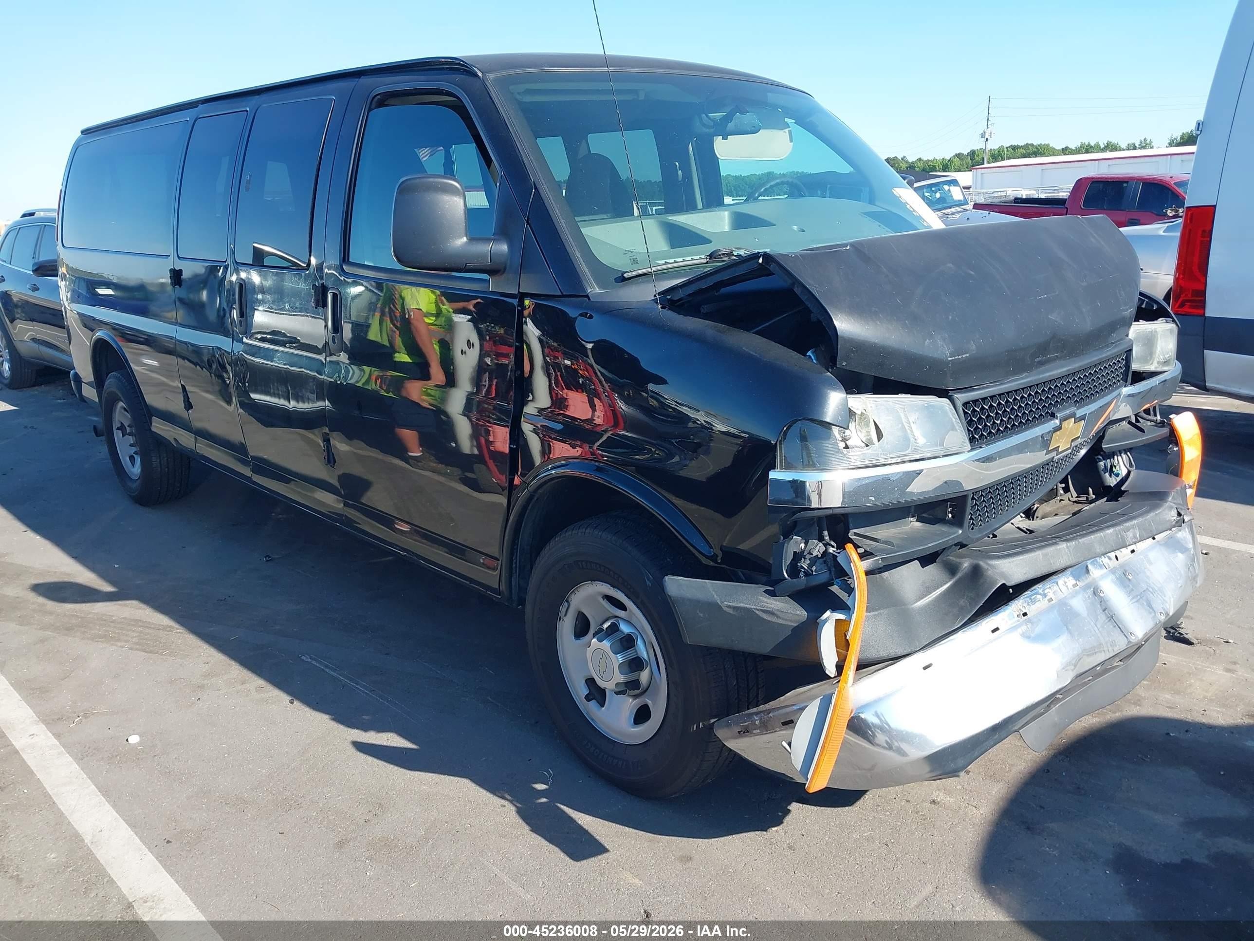 2015 Chevrolet Express Passenger LT, VIN 1GAZG1FGXF1196568 — Front end