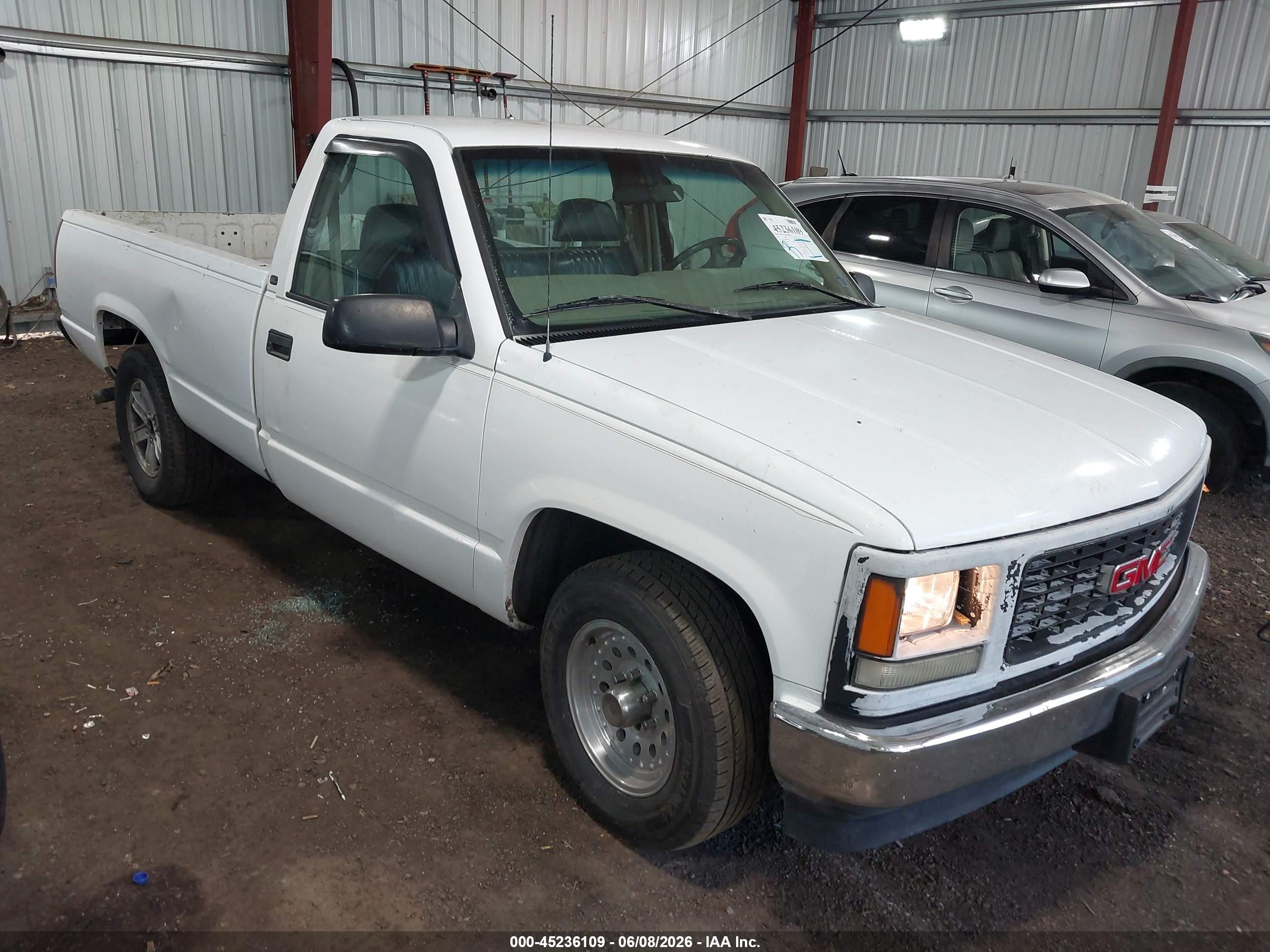 1997 GMC Sierra 2500, VIN 1GTFC24M6VZ548288 — Front end
