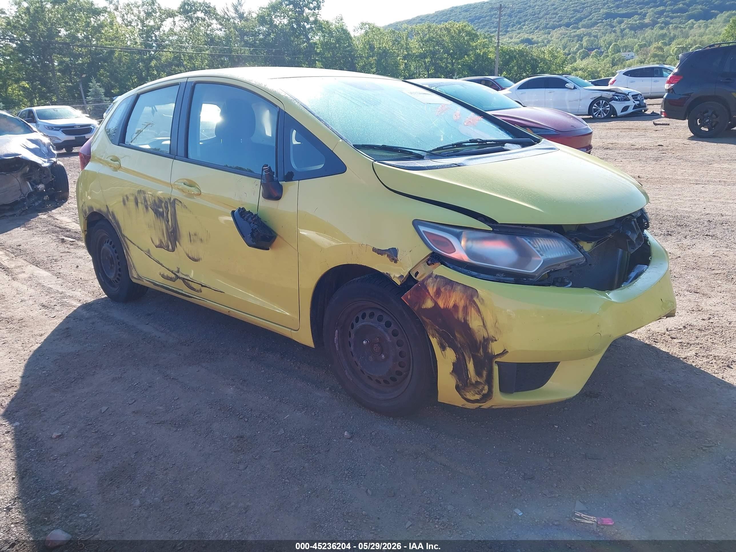 2017 Honda Fit LX, VIN JHMGK5H55HS001763 — Перед