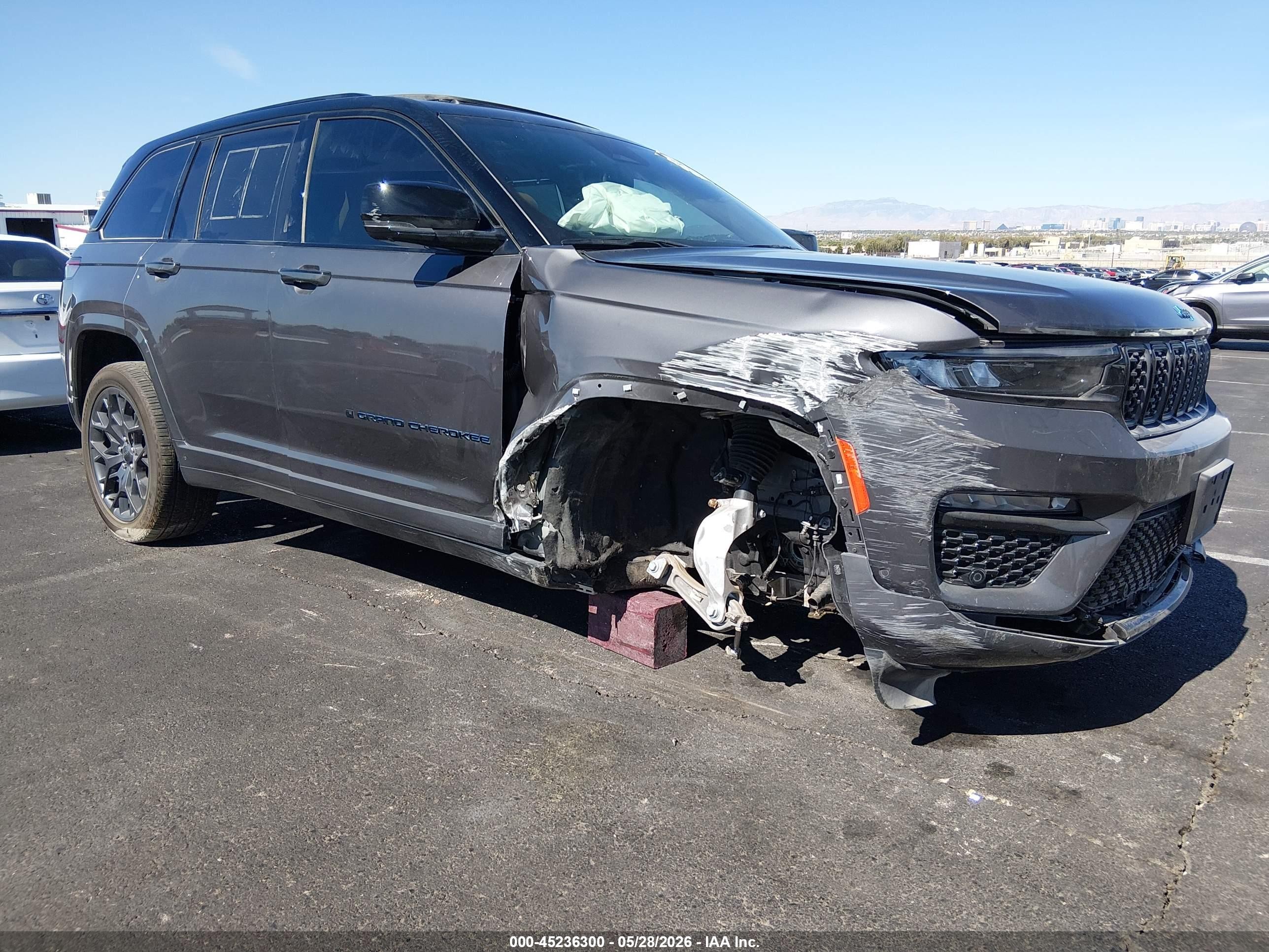 2025 Jeep Grand Cherokee Summit Reserve, VIN 1C4RJYE66S8691474 — Side