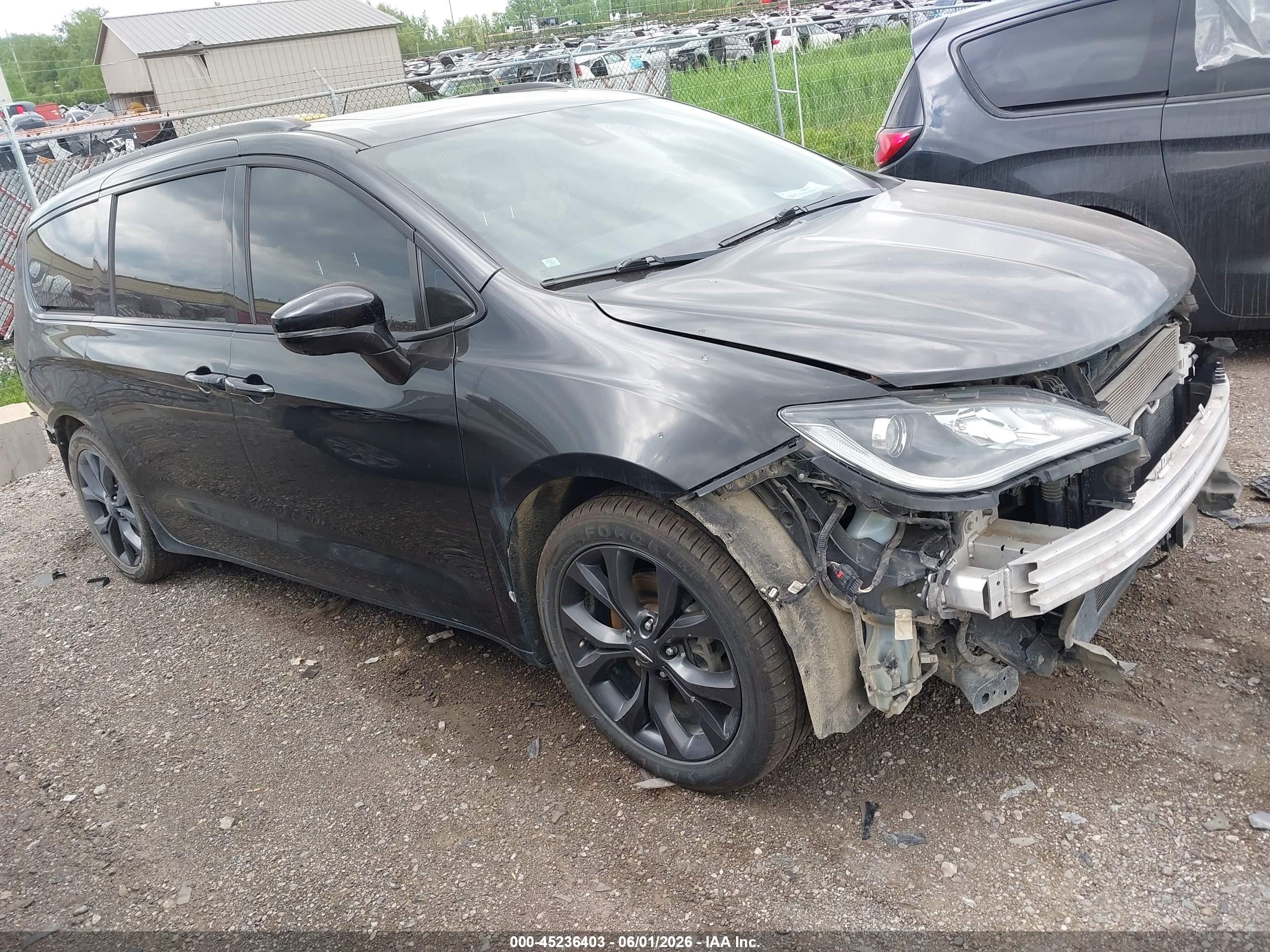 2019 Chrysler Pacifica Limited, VIN 2C4RC1GG0KR634568 — All over