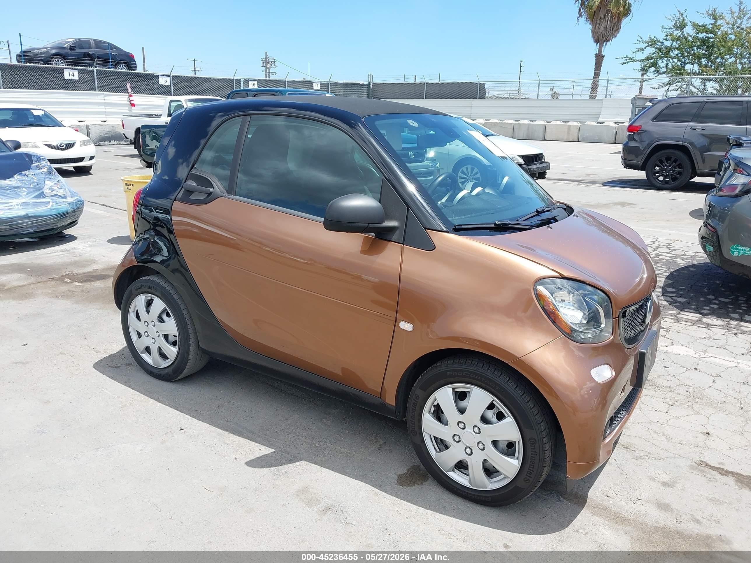 2017 Smart fortwo Pure, VIN WMEFJ5DA0HK176362 — Front end