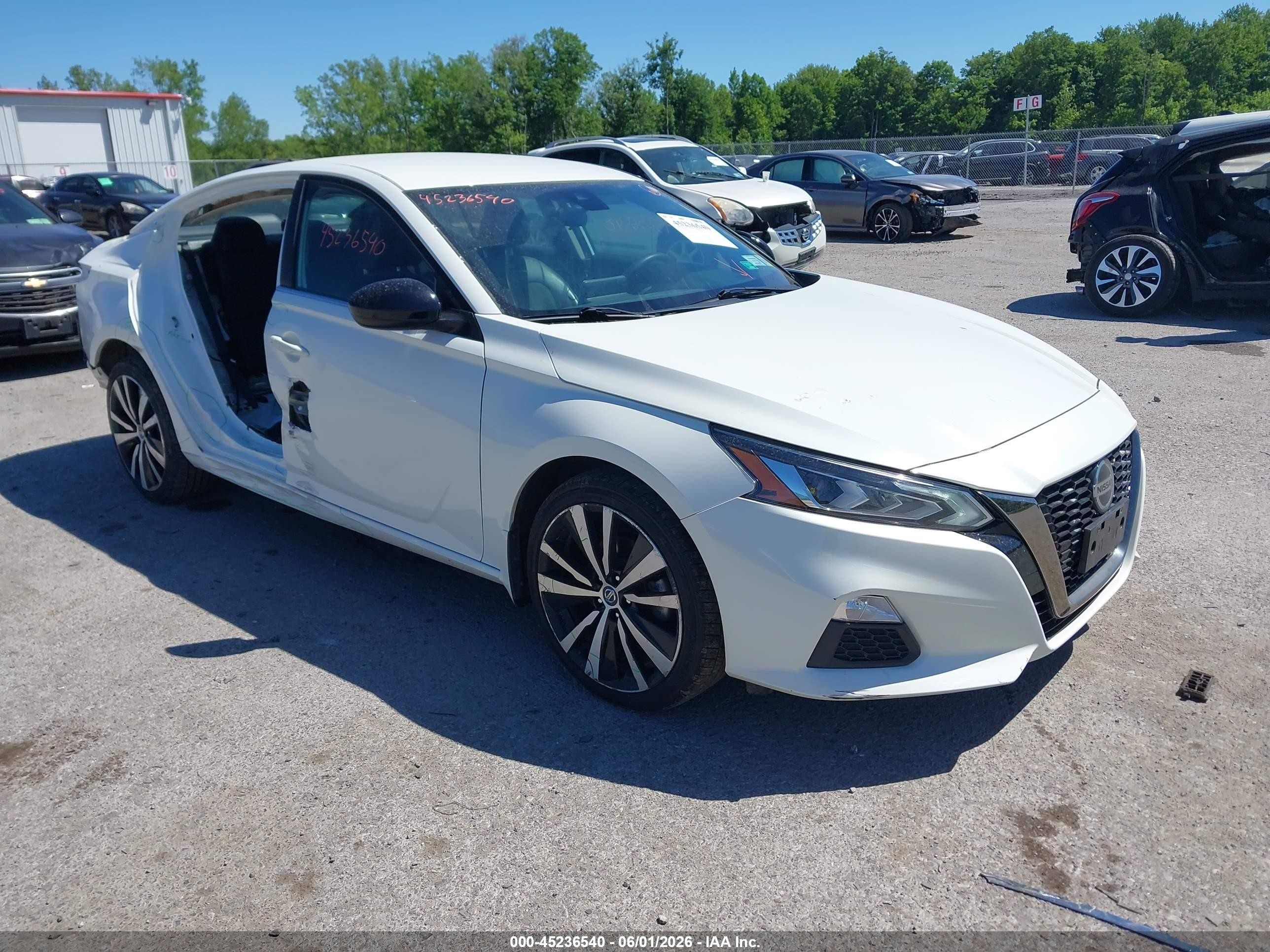 2021 Nissan Altima SR, VIN 1N4BL4CW8MN375107 — Side