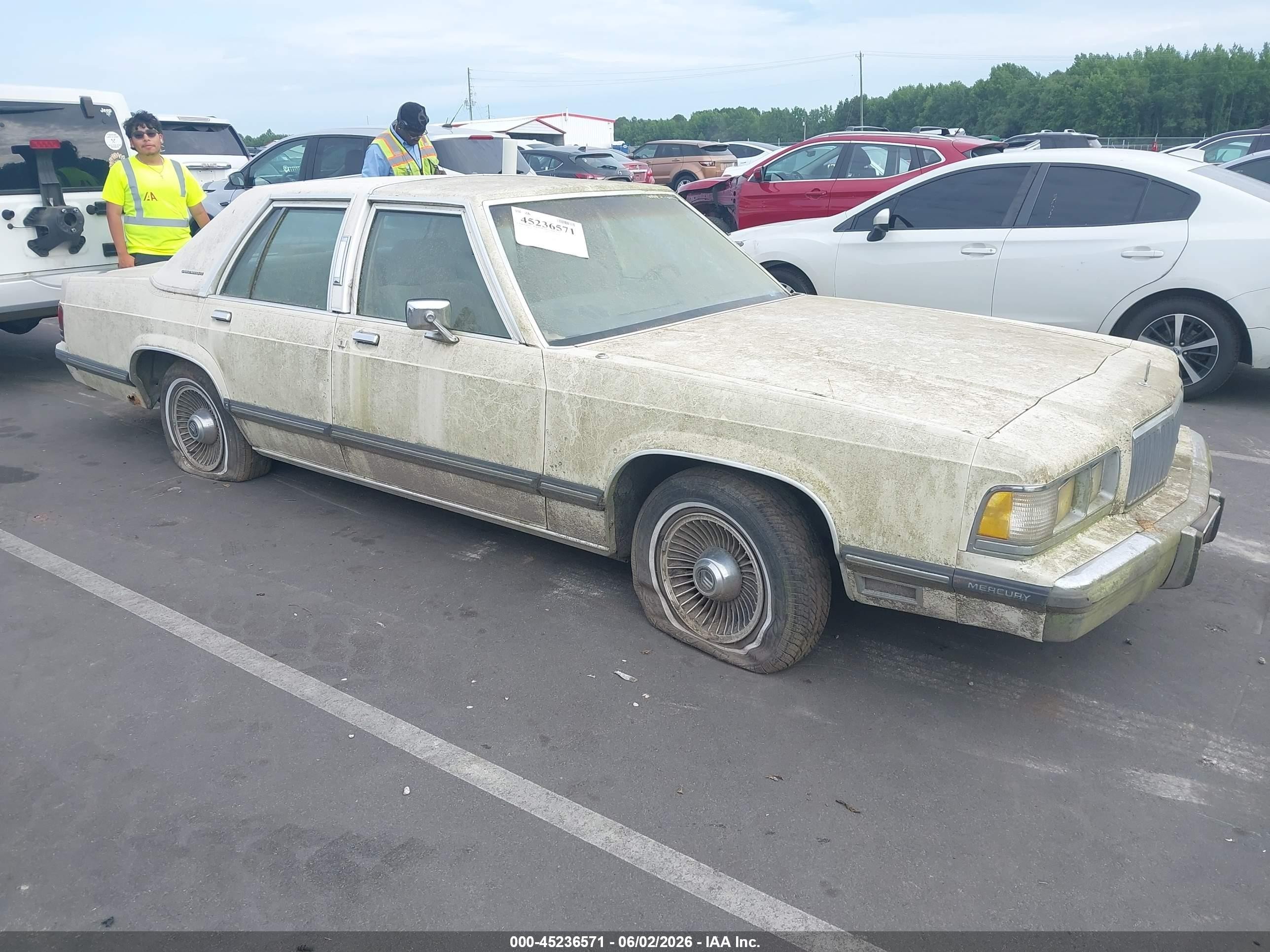 1989 Mercury Grand Marquis, VIN 2MEBM75F8KX701505 — Normal wear