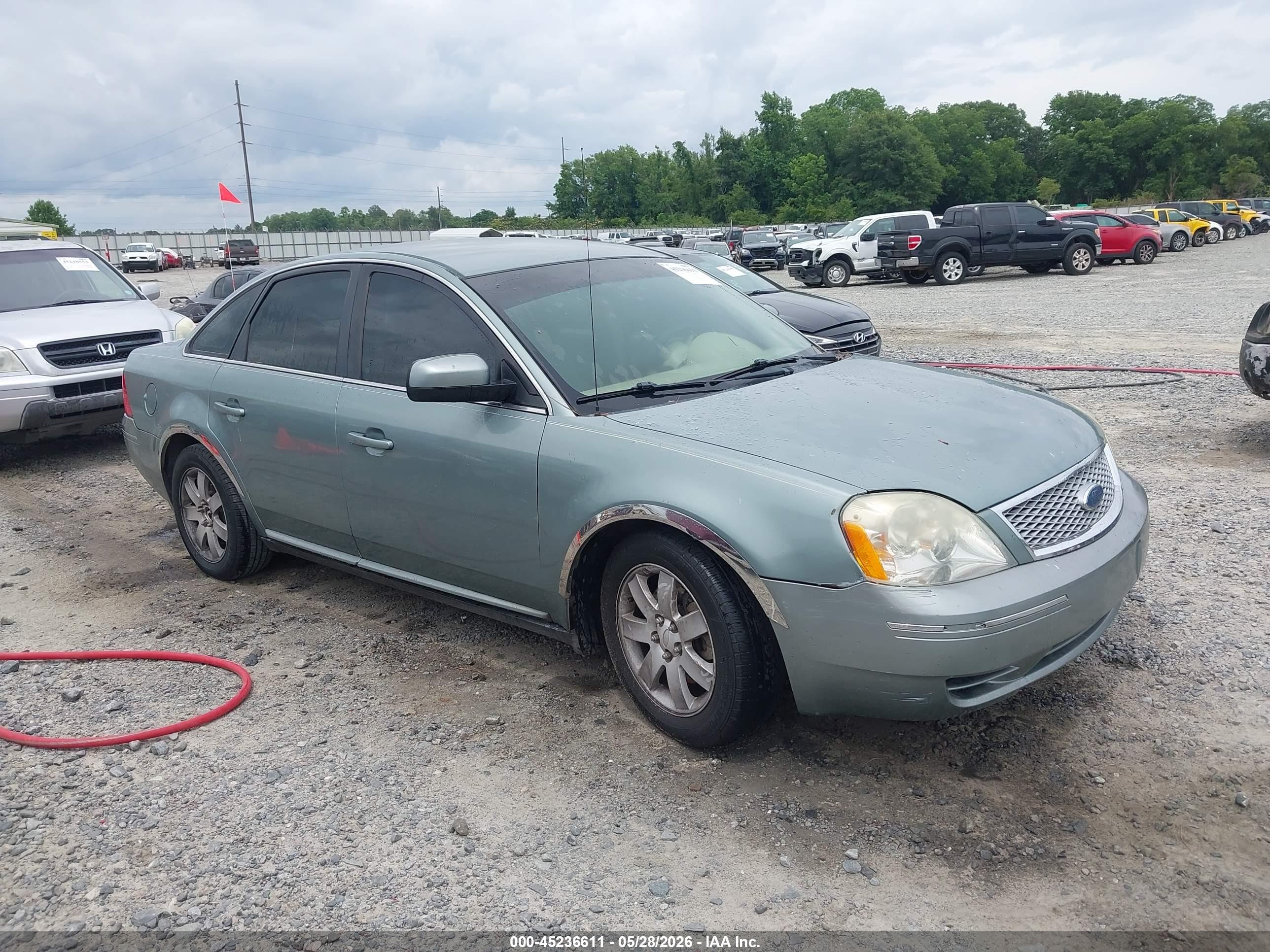 2007 Ford Five Hundred SEL, VIN 1FAHP24147G158376 — Front end