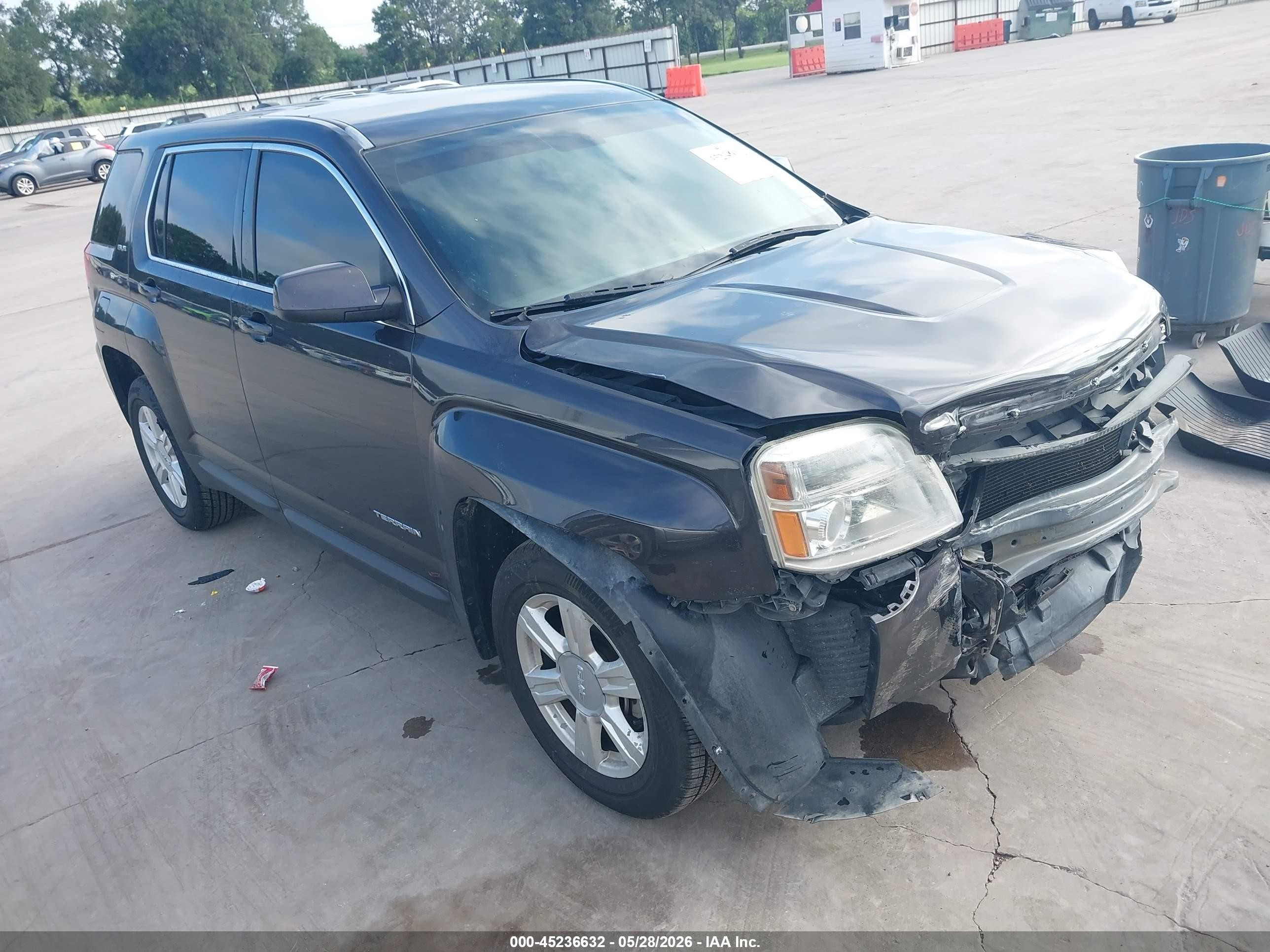 2016 GMC Terrain SLE, VIN 2GKALMEK9G6136940 — Front end