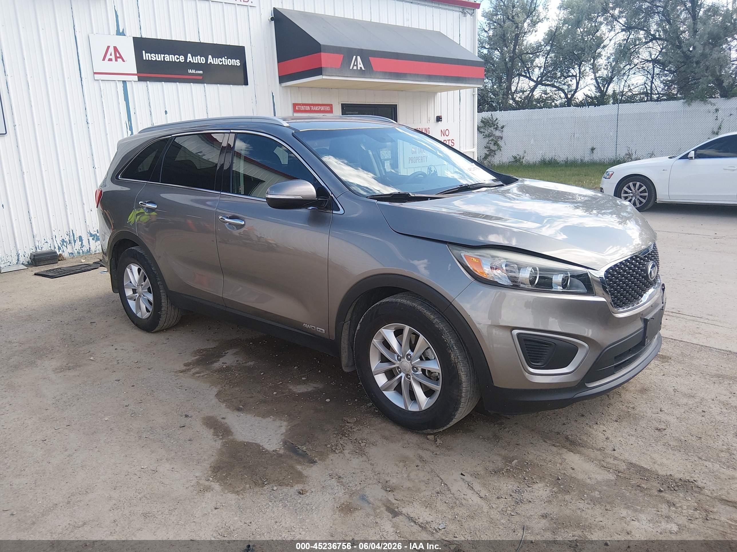 2017 Kia Sorento LX, VIN 5XYPGDA50HG291617 — Front end