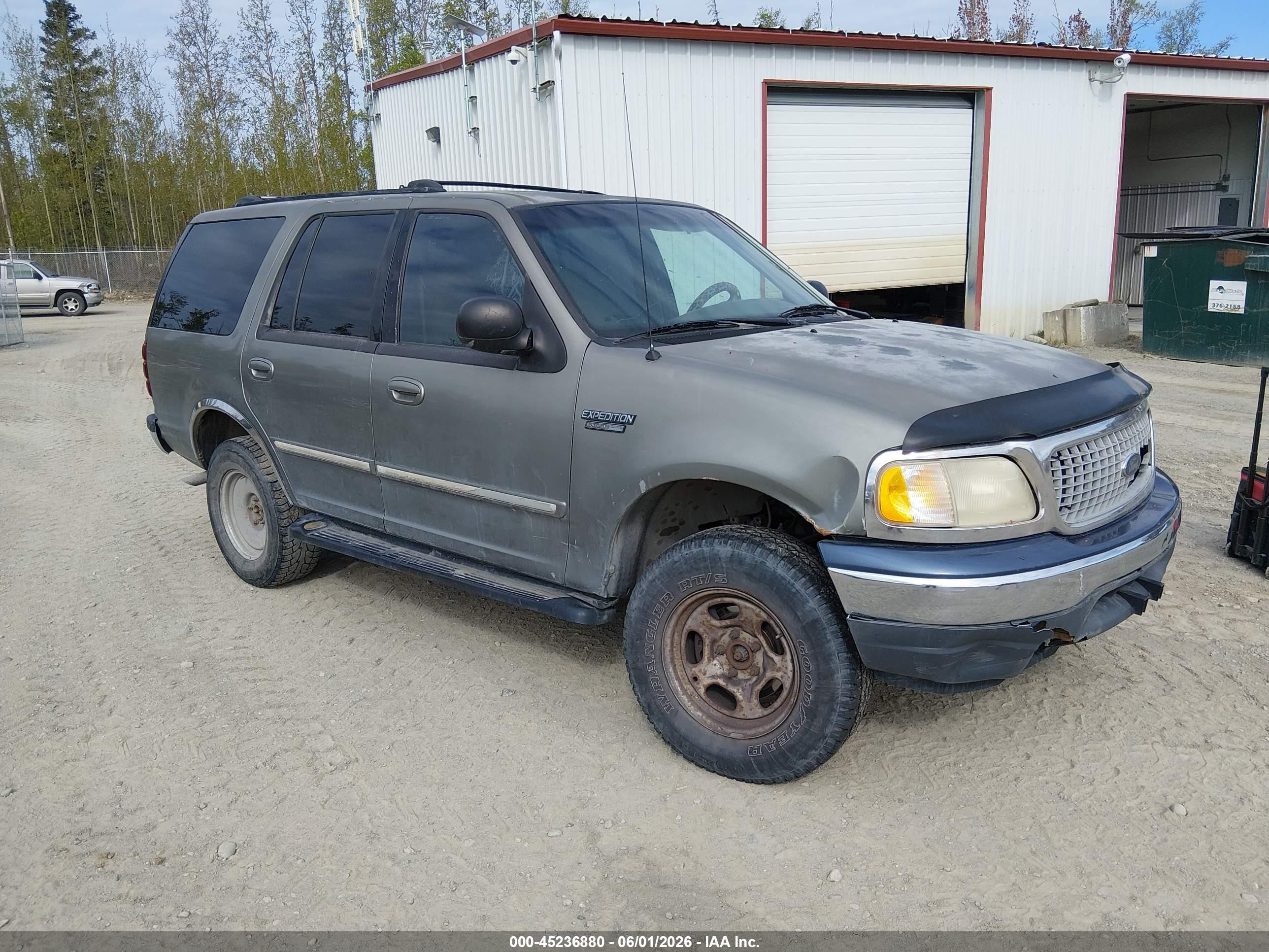 1999 Ford Expedition XLT, VIN 1FMPU18L2XLC25385 — Normal wear