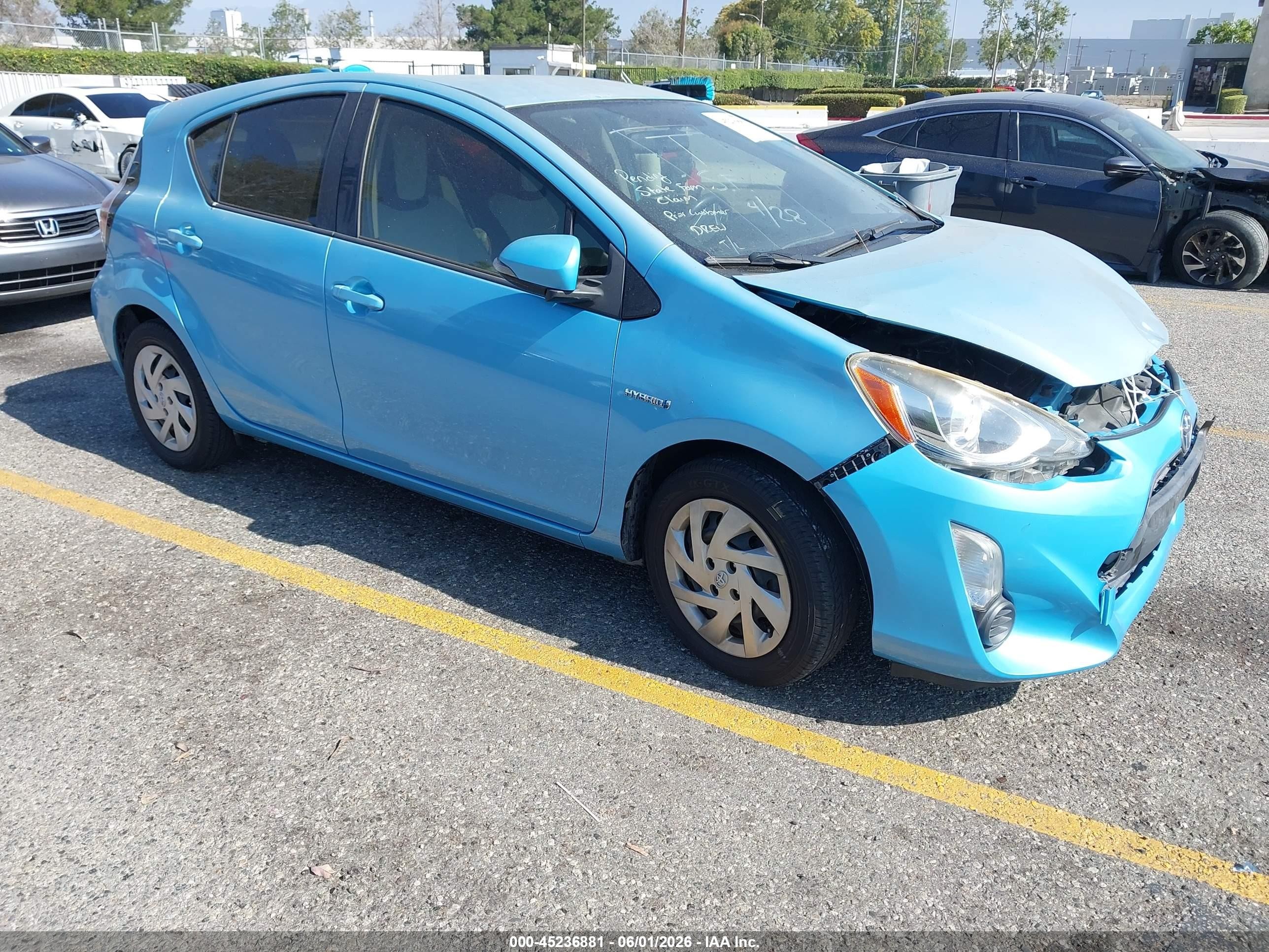2015 Toyota Prius Two, VIN JTDKDTB34F1104404 — Front end