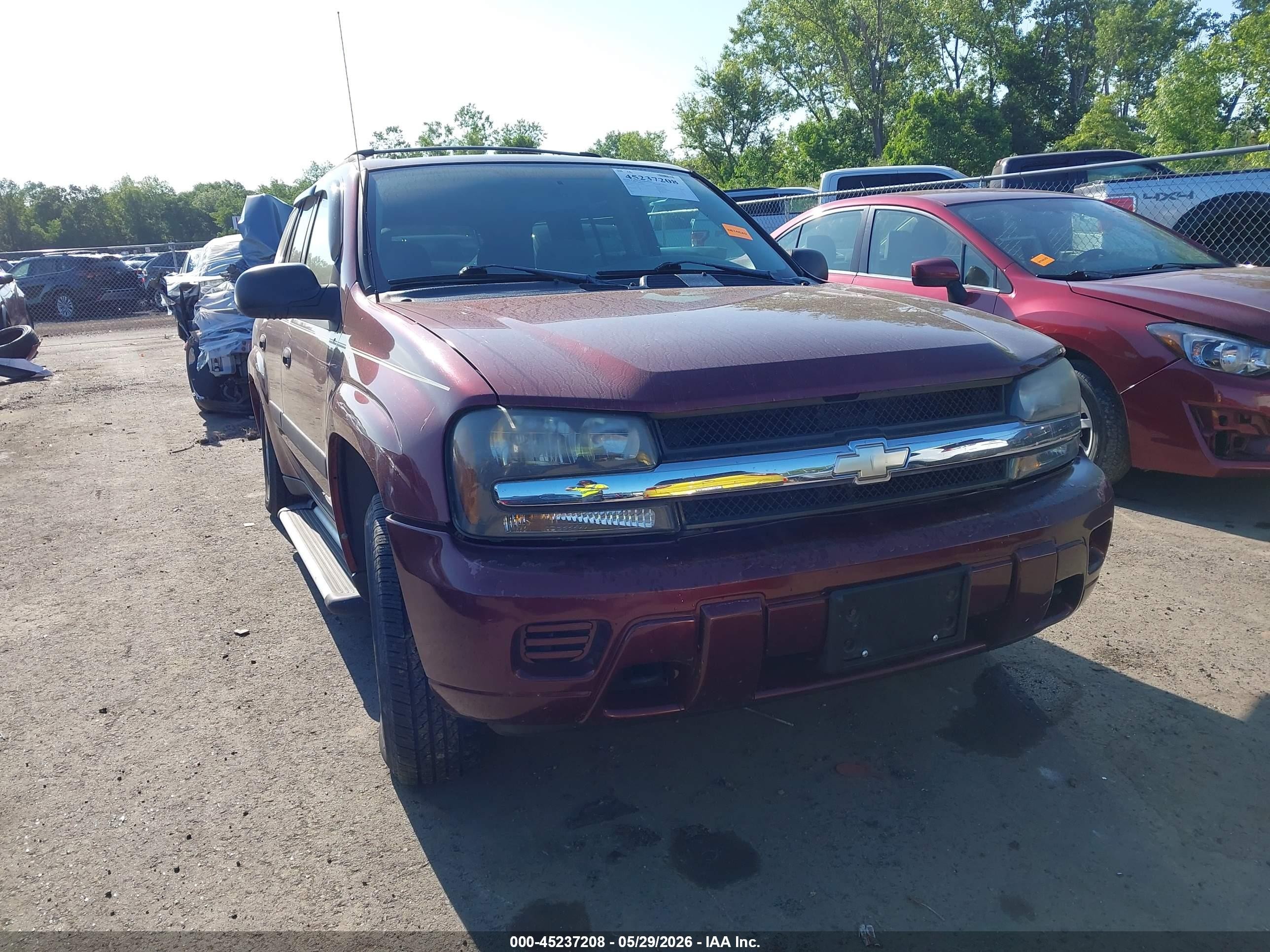 2005 Chevrolet TrailBlazer LS, VIN 1GNDT13S552360458 — Rear end