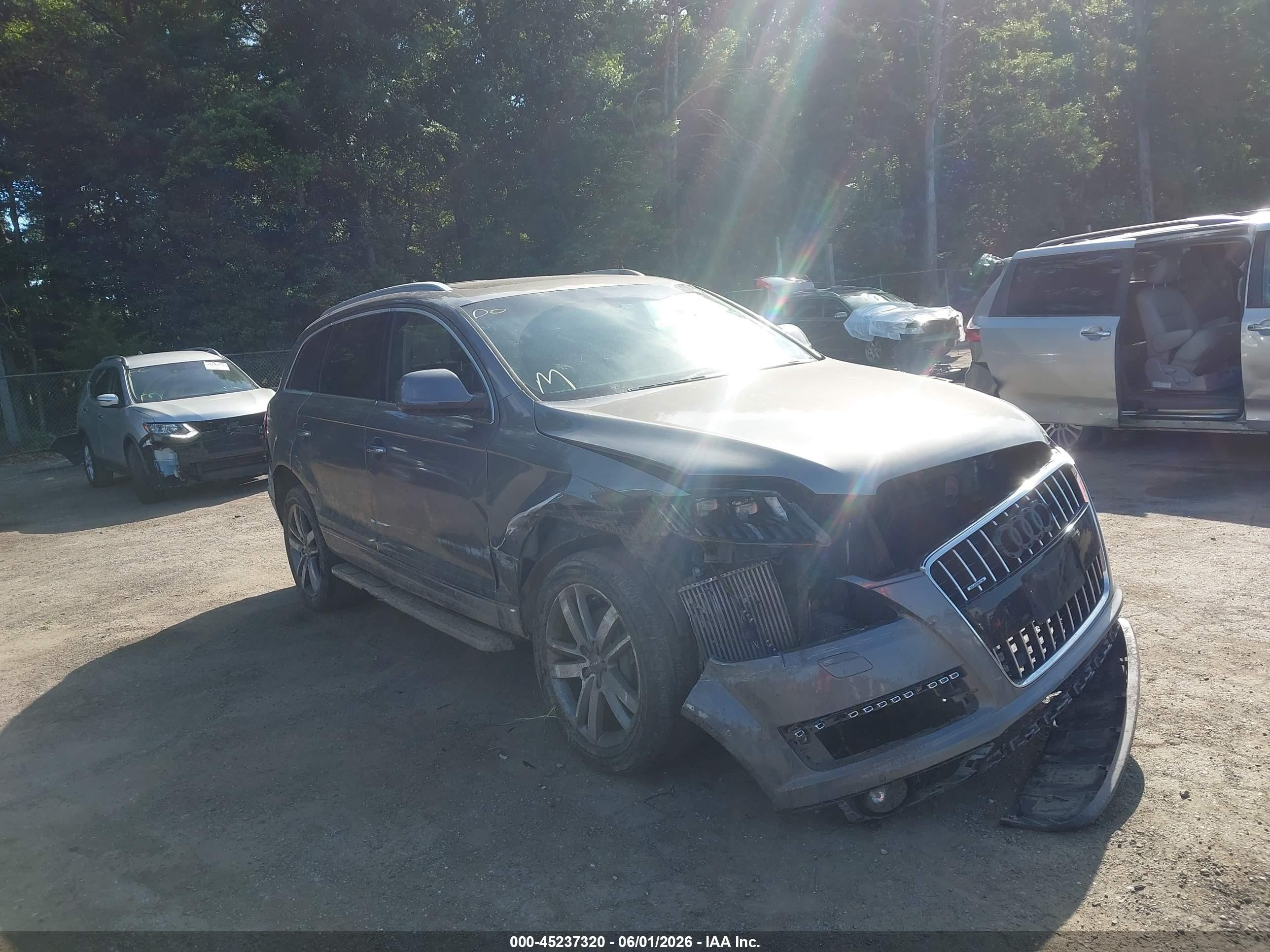 2011 Audi Q7 Premium Plus, VIN WA1LMAFE6BD001346 — Перед
