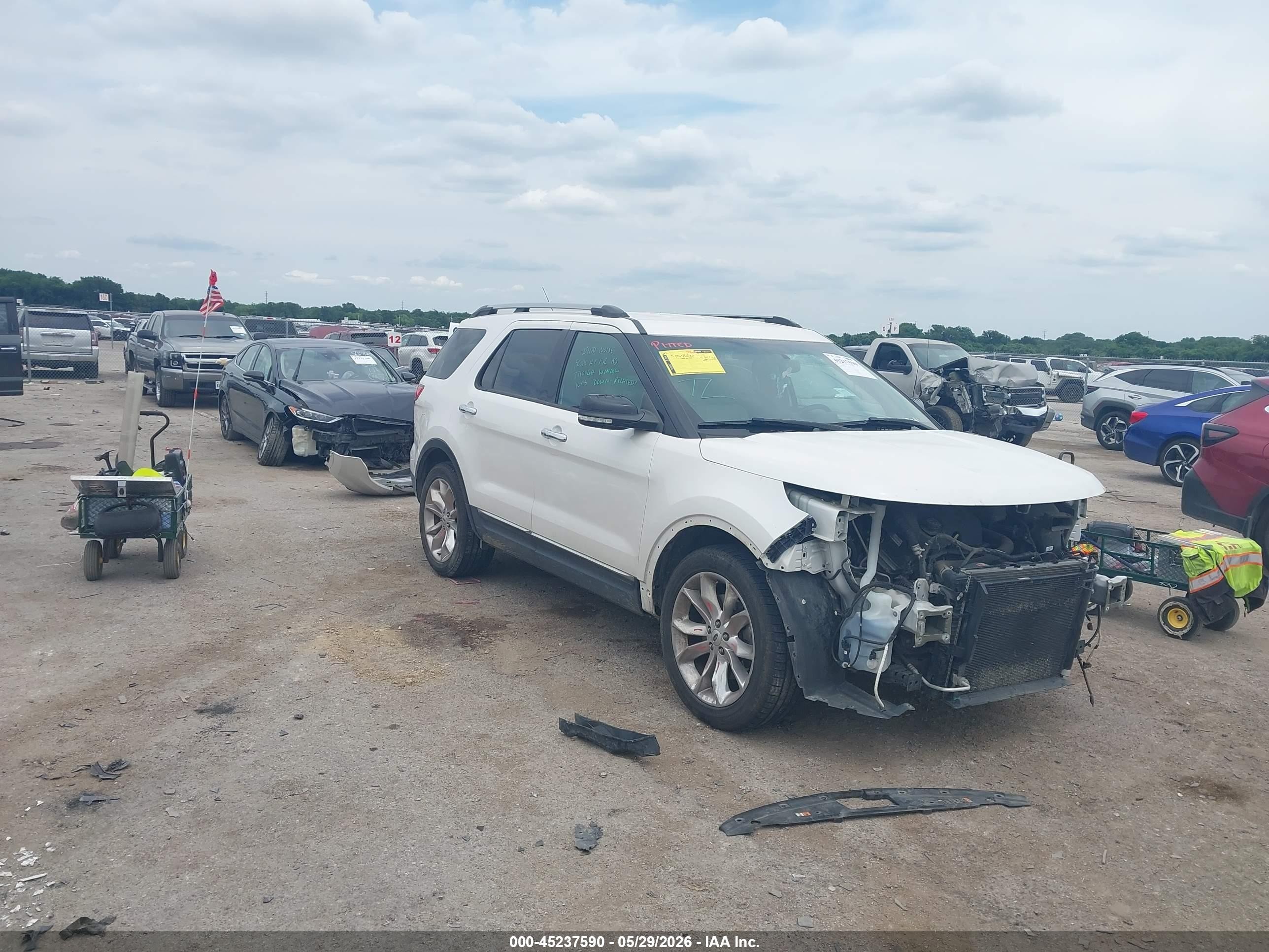 2015 Ford Explorer XLT, VIN 1FM5K7D8XFGA71615 — Front end