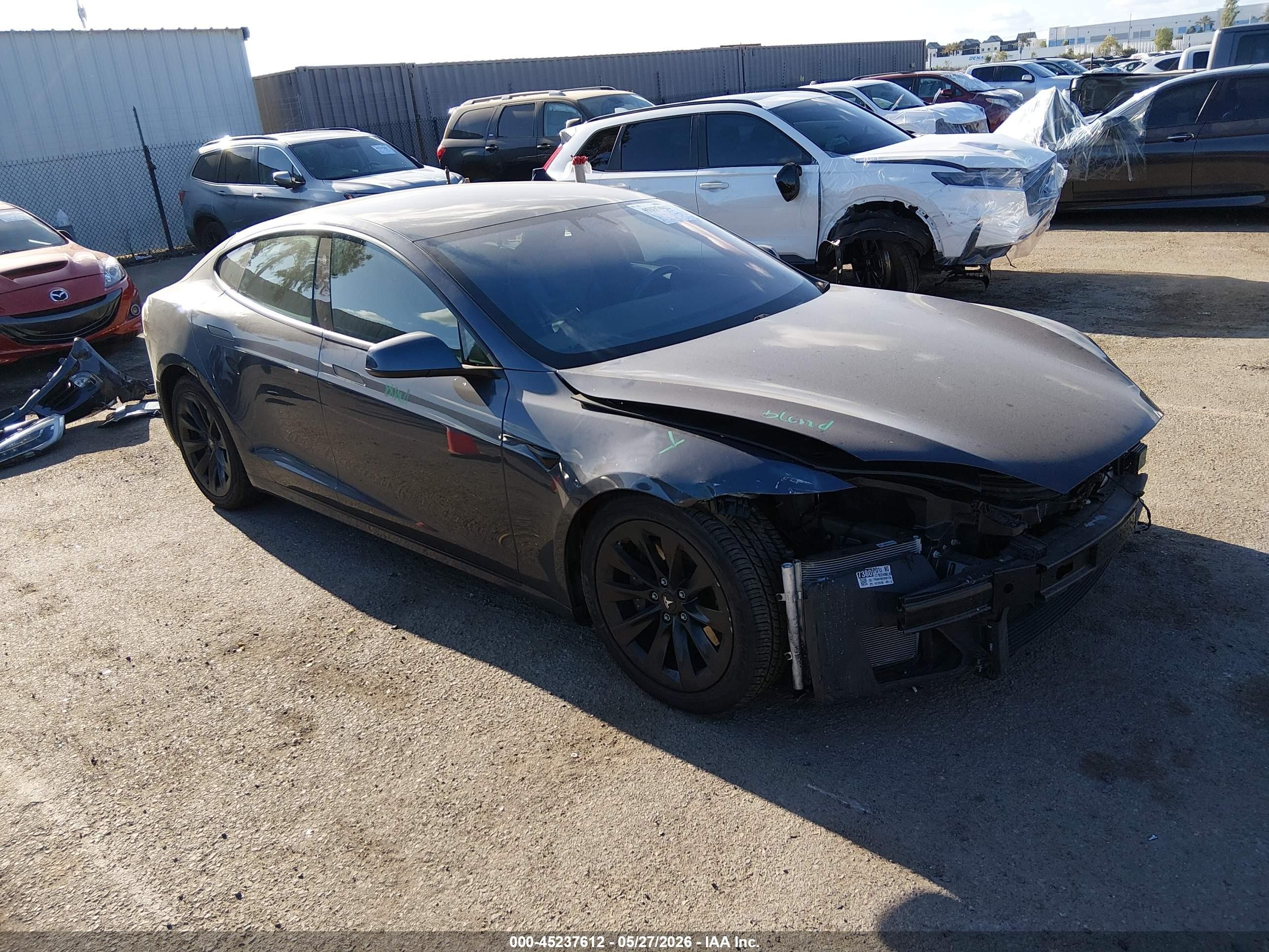 2020 Tesla Model S Long Range, VIN 5YJSA1E20LF381926 — Front end