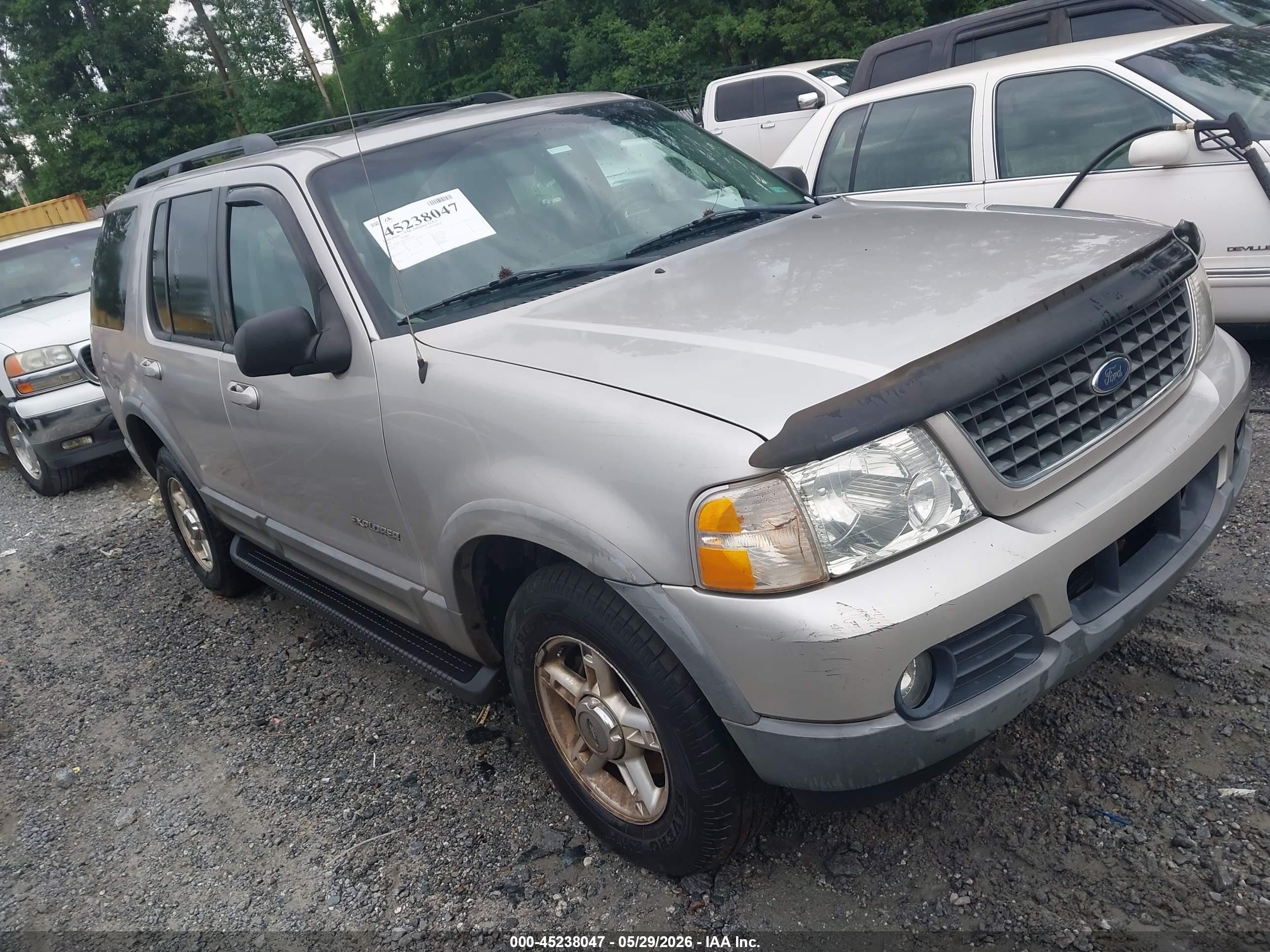 2002 Ford Explorer XLT, VIN 1FMZU73K92UD32401 — Side
